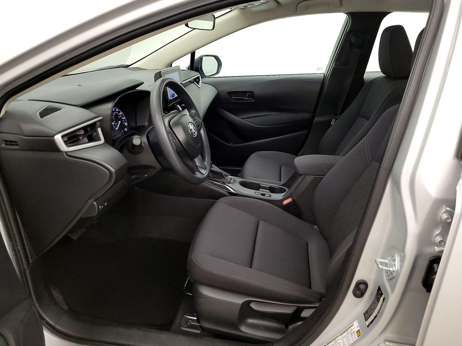 2025 Toyota Corolla LE - Photo 12