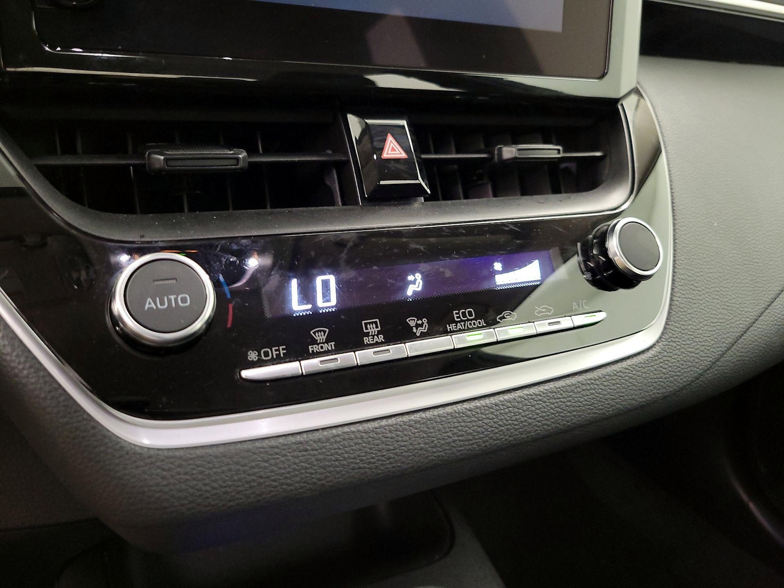 2025 Toyota Corolla LE - Photo 17