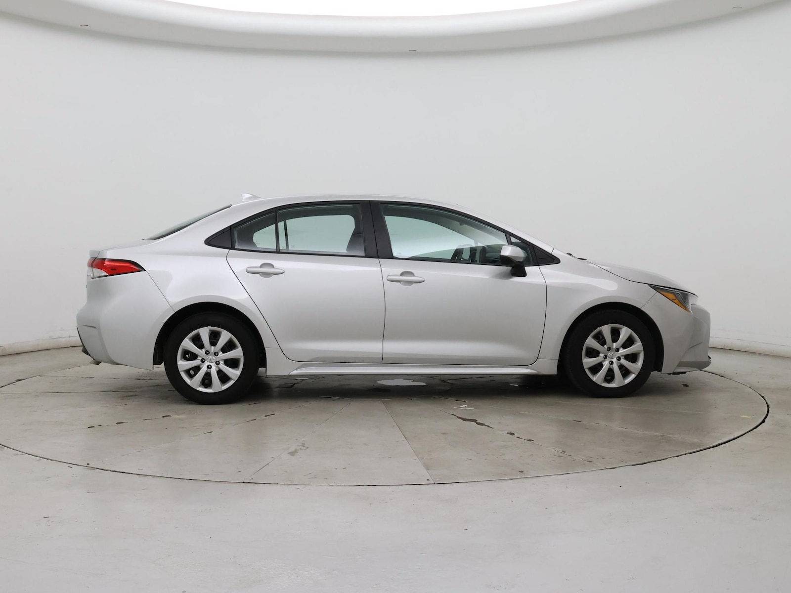 2025 Toyota Corolla LE - Photo 8
