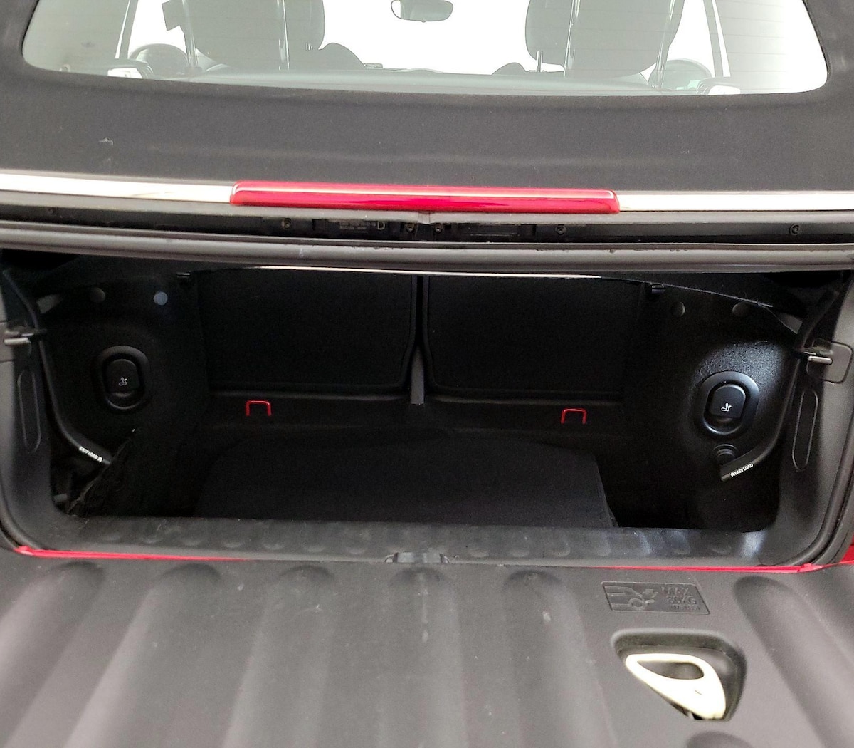 Trunk/Cargo (Seats Up)