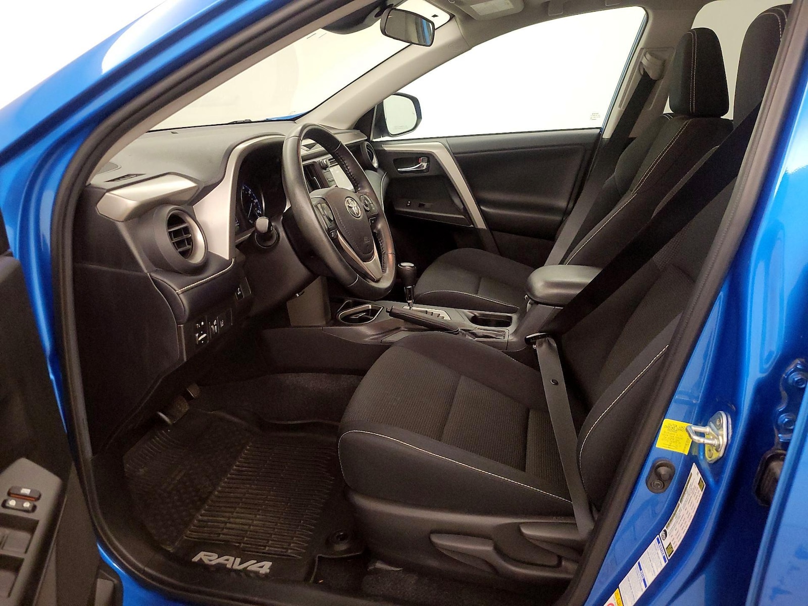 2018 Toyota RAV4 XLE - Photo 12