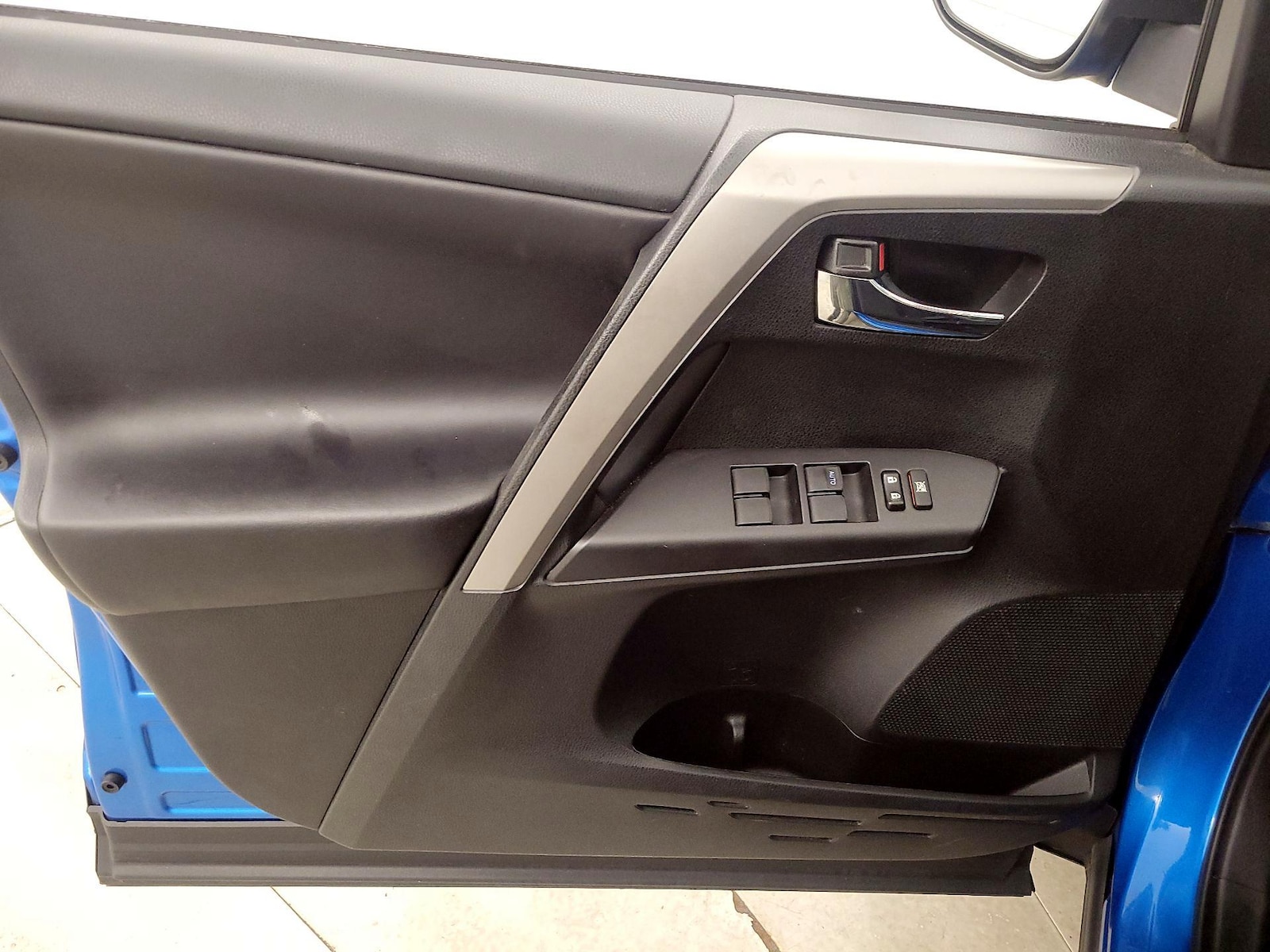 2018 Toyota RAV4 XLE - Photo 13