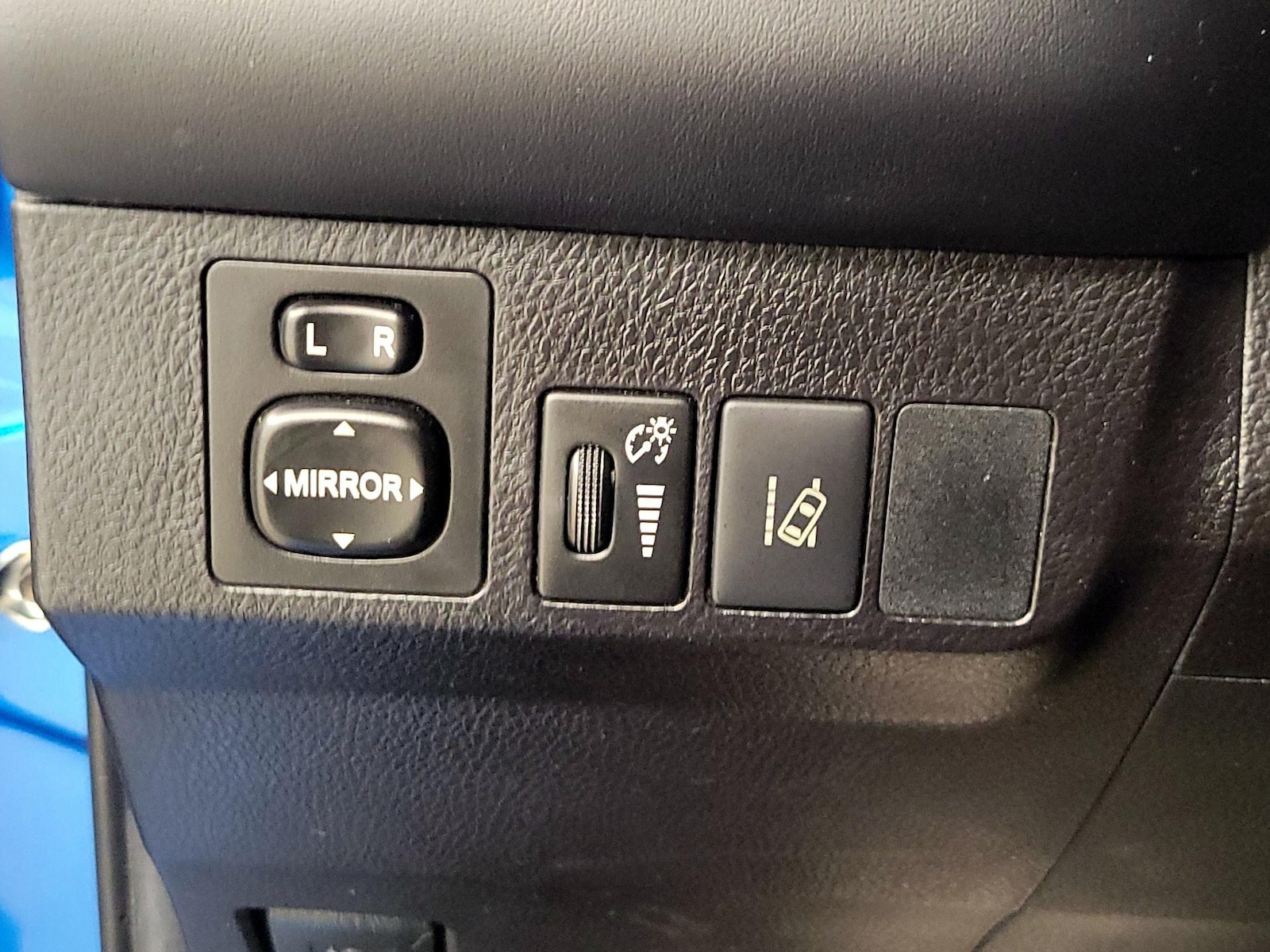 2018 Toyota RAV4 XLE - Photo 14