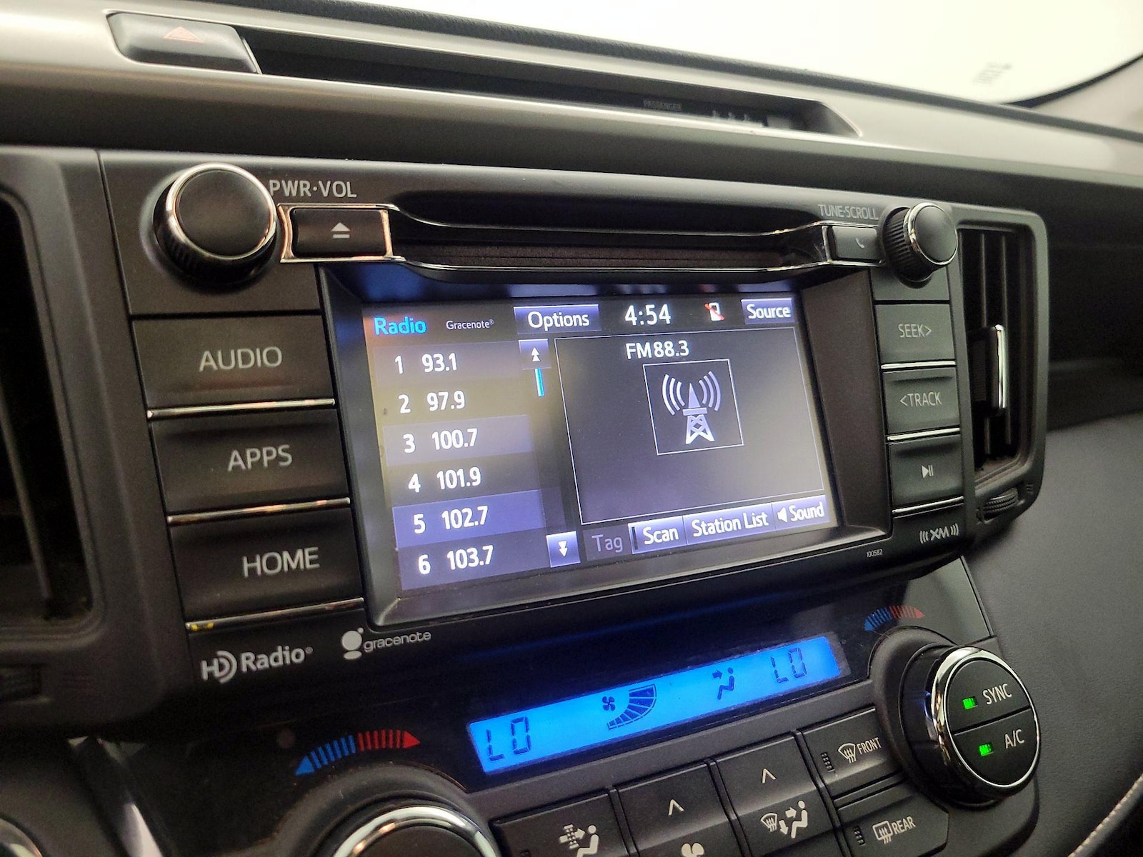 2018 Toyota RAV4 XLE - Photo 16