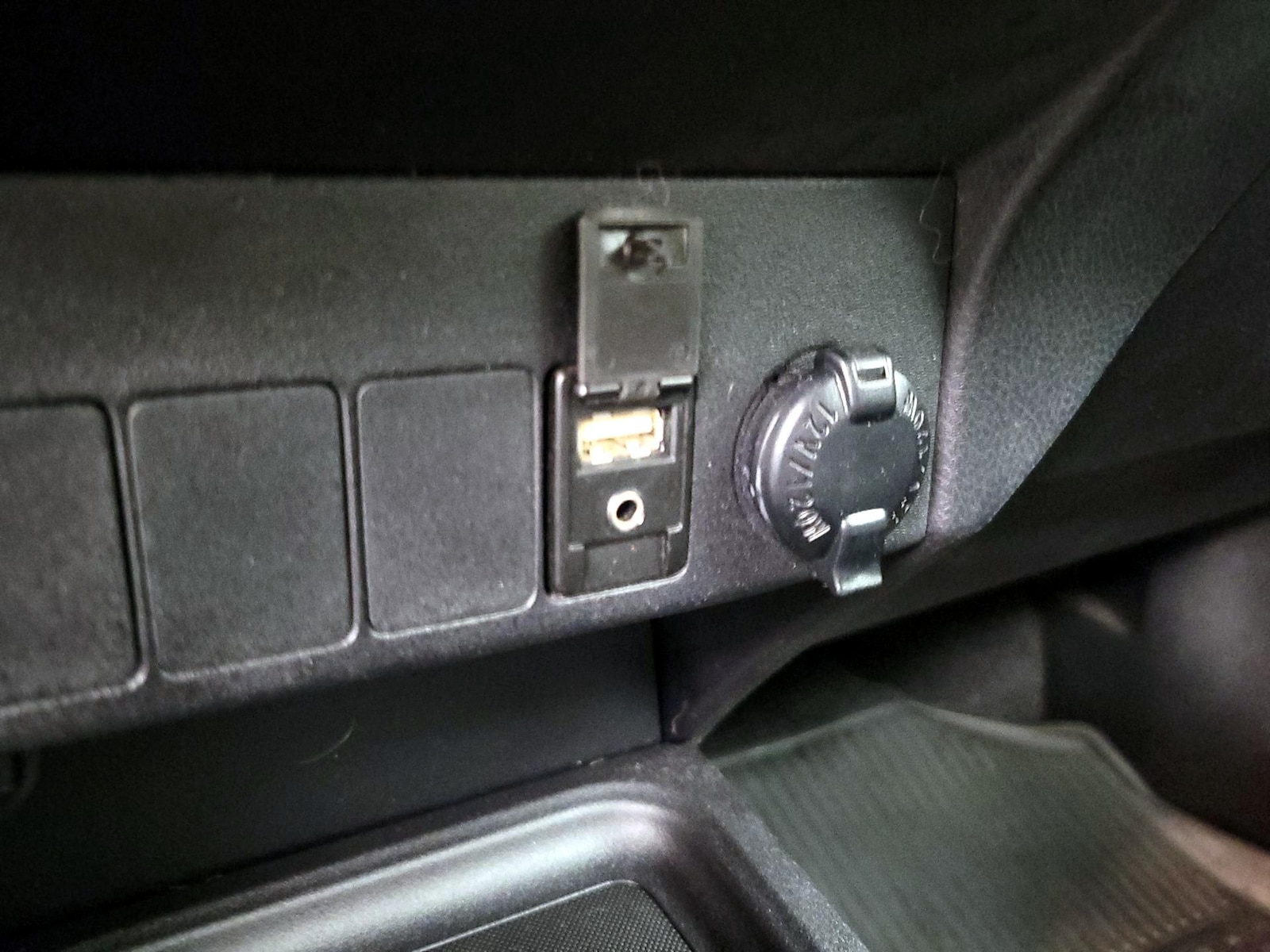 2018 Toyota RAV4 XLE - Photo 19