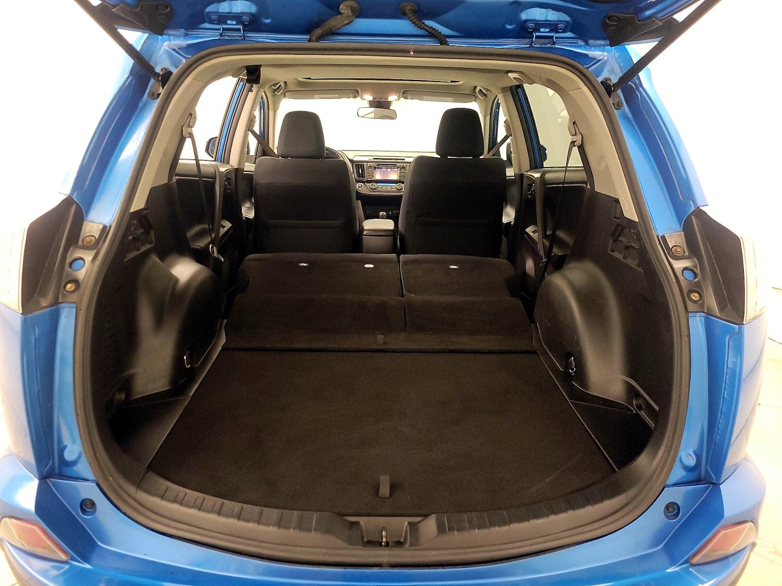 2018 Toyota RAV4 XLE - Photo 23