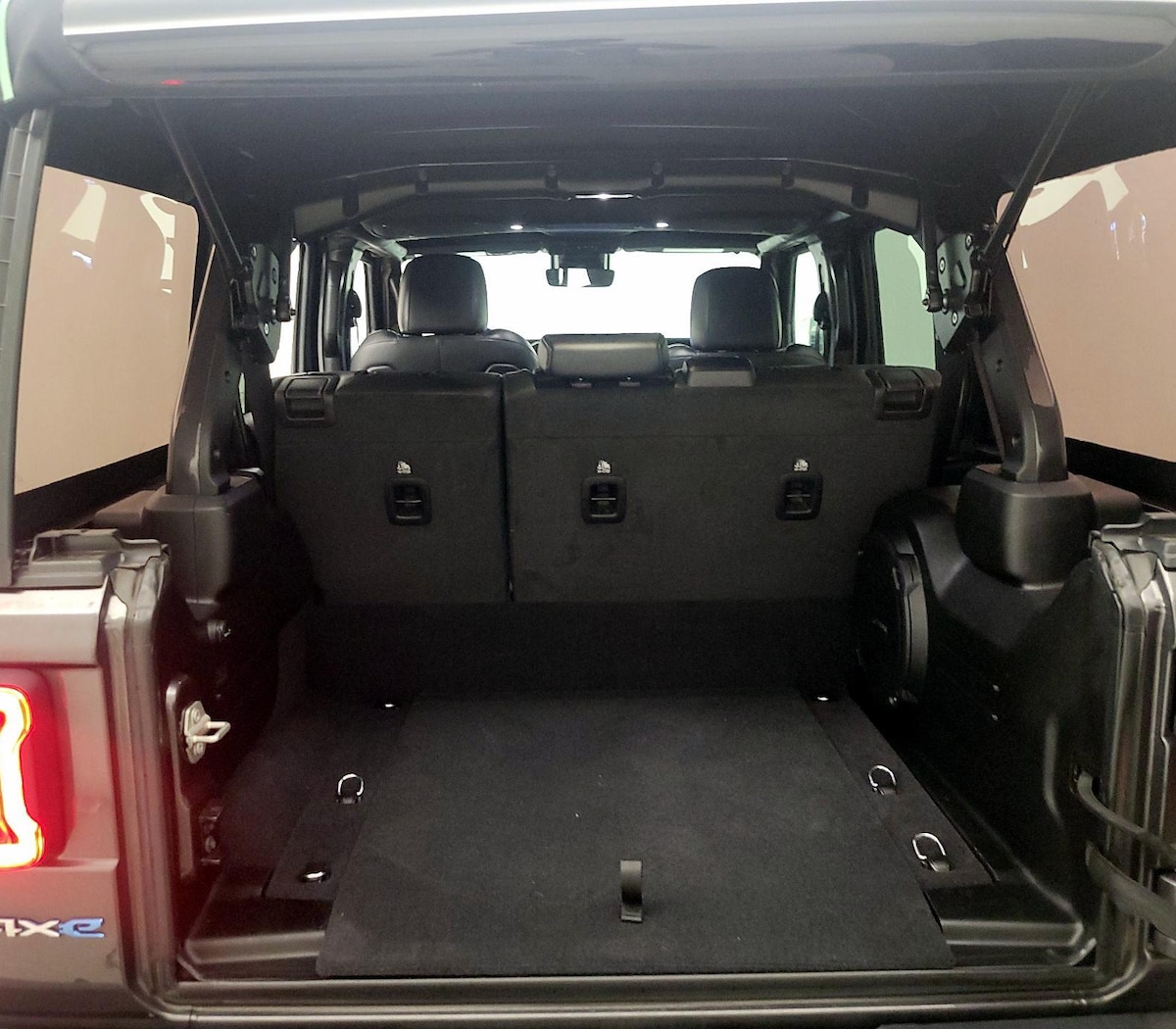 Trunk/Cargo (Seats Up)