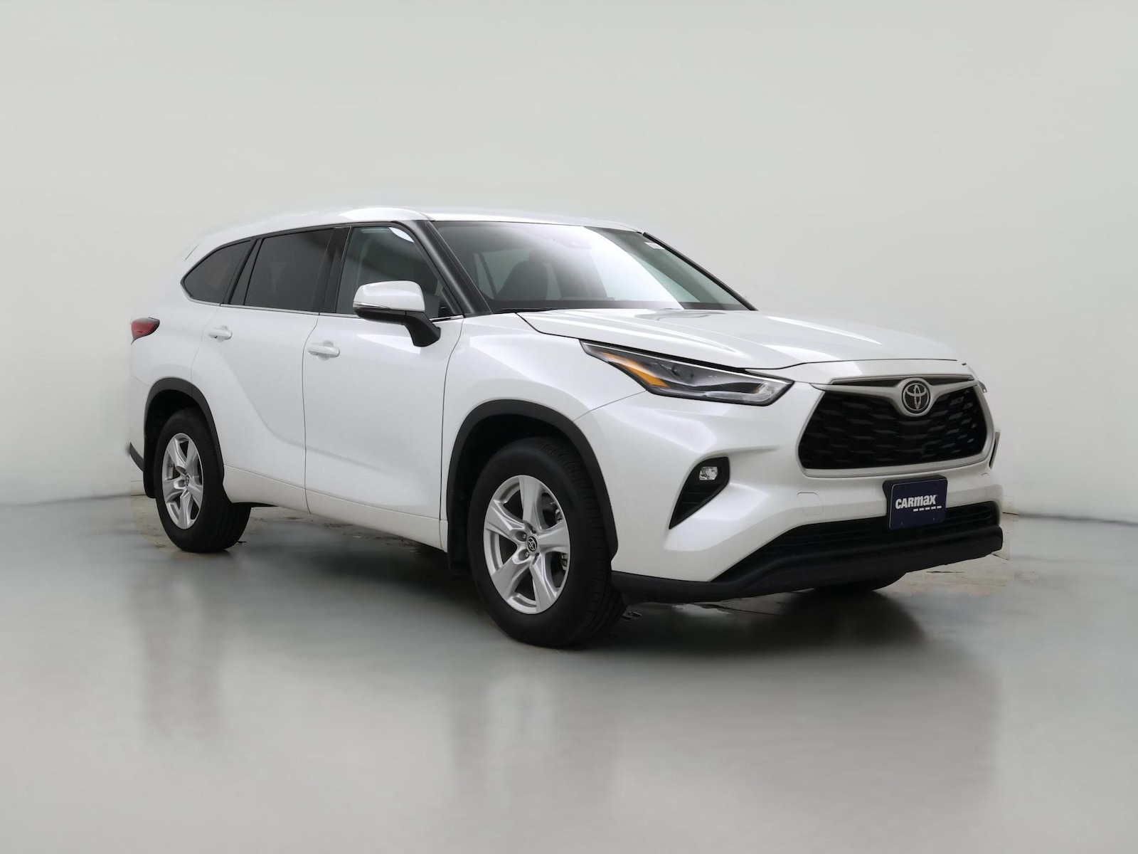 2022 Toyota Highlander LE - Photo 1