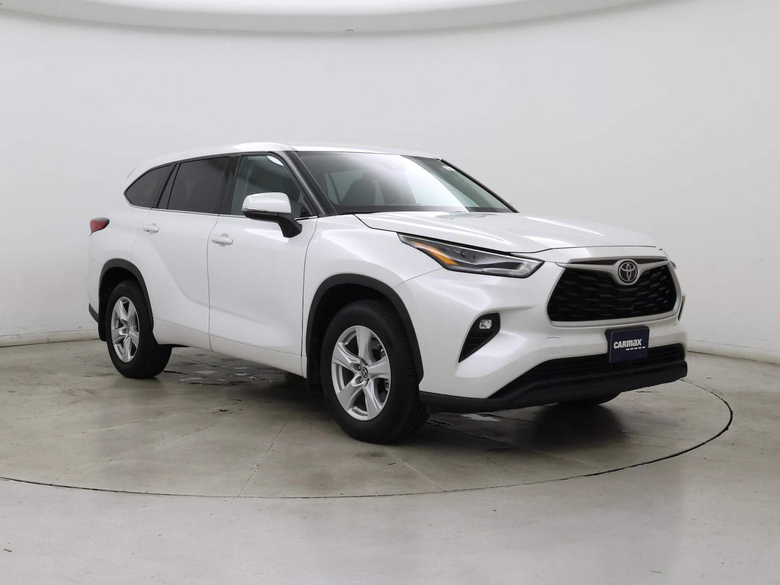 2022 Toyota Highlander LE - Photo 2