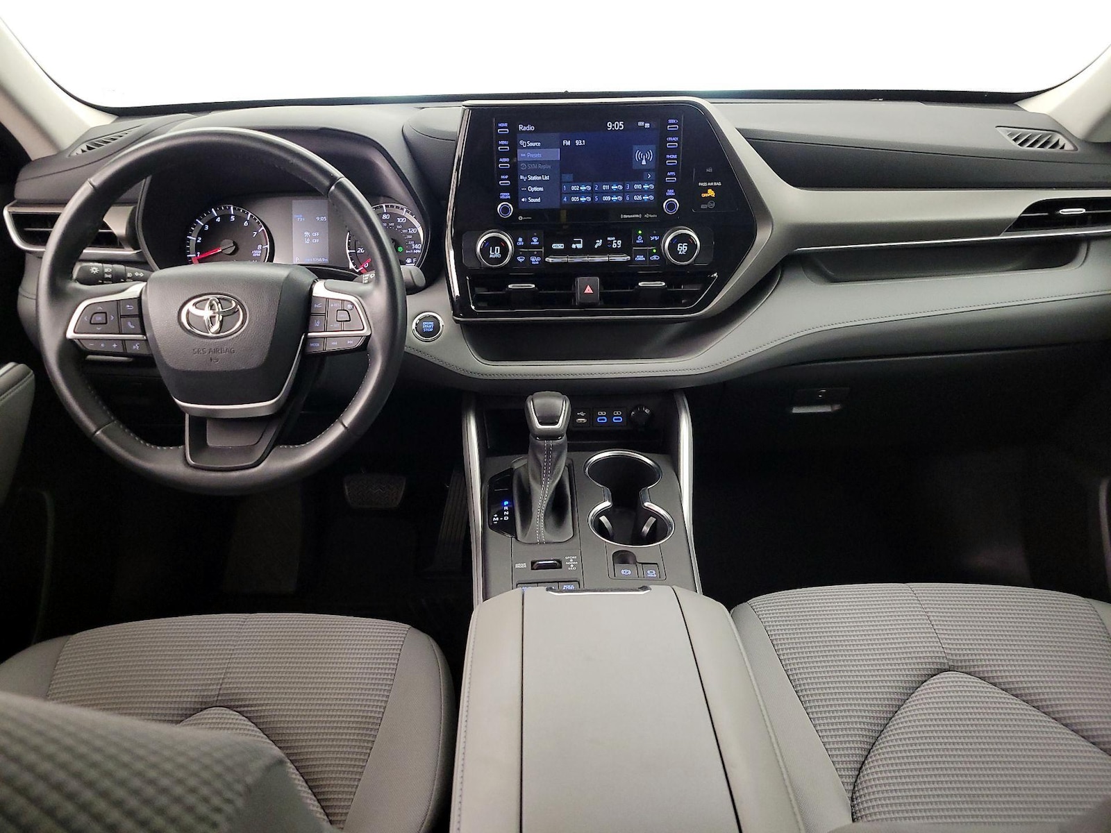 2022 Toyota Highlander LE - Photo 10