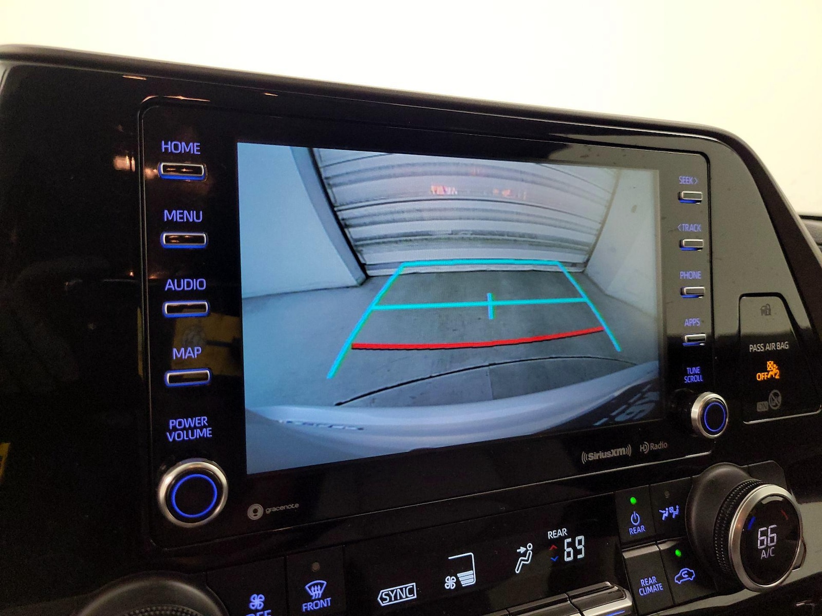 2022 Toyota Highlander LE - Photo 15