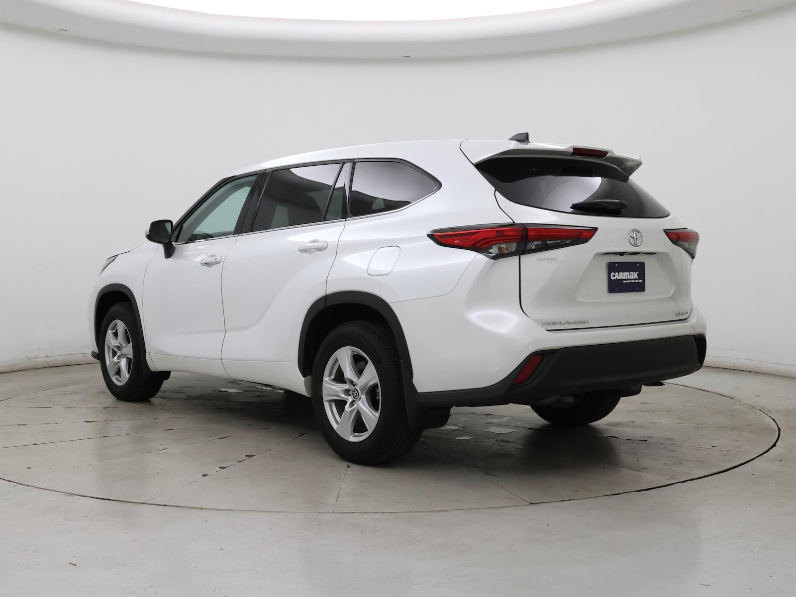 2022 Toyota Highlander LE - Photo 3