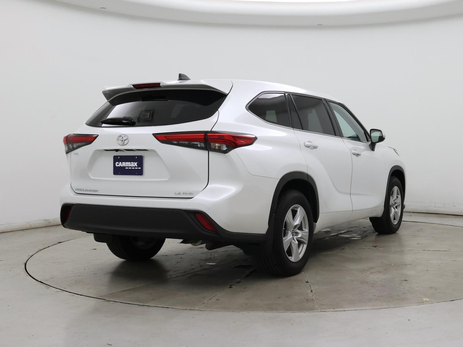 2022 Toyota Highlander LE - Photo 9