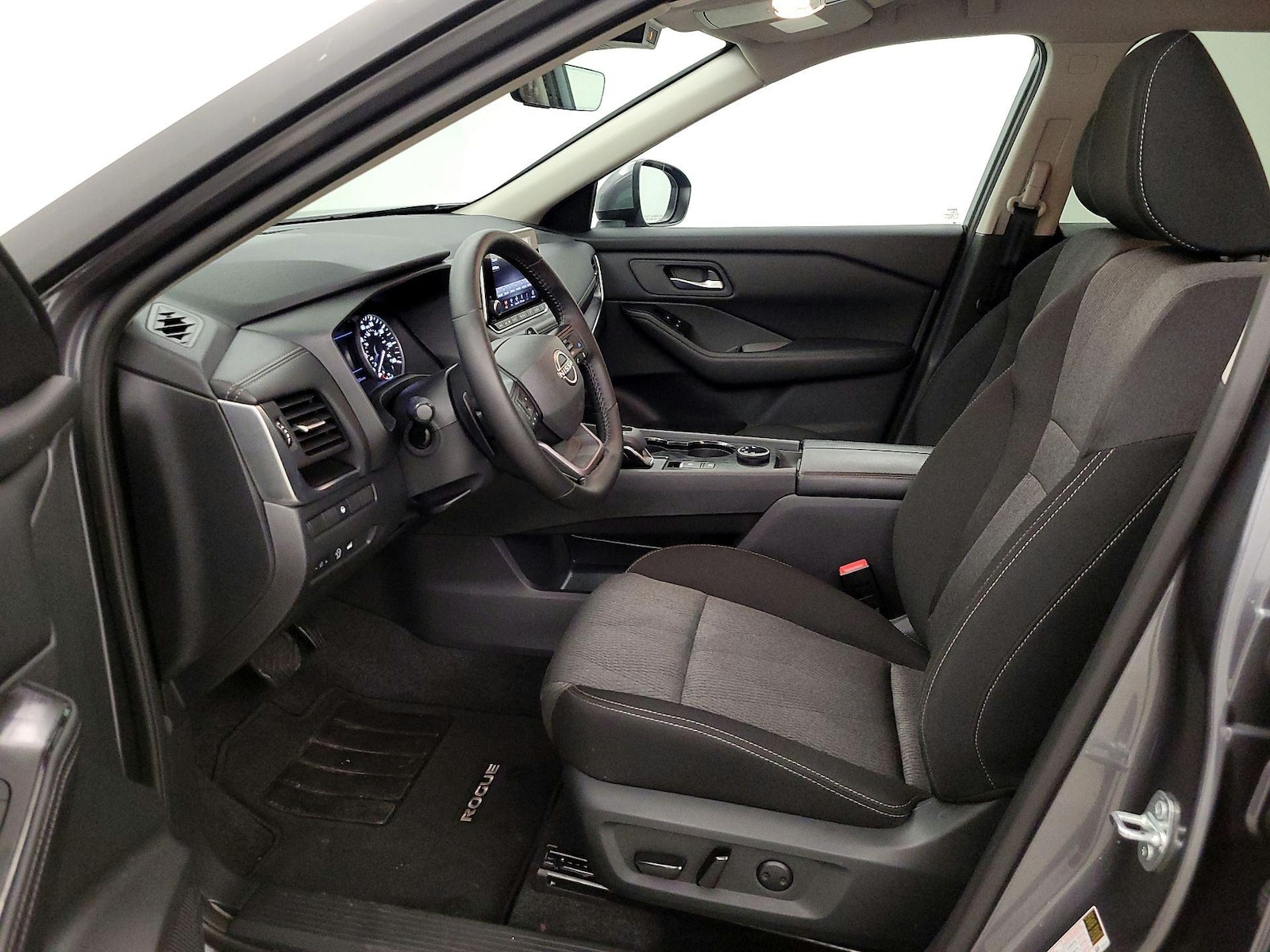 2026 Nissan Rogue SV - Photo 12