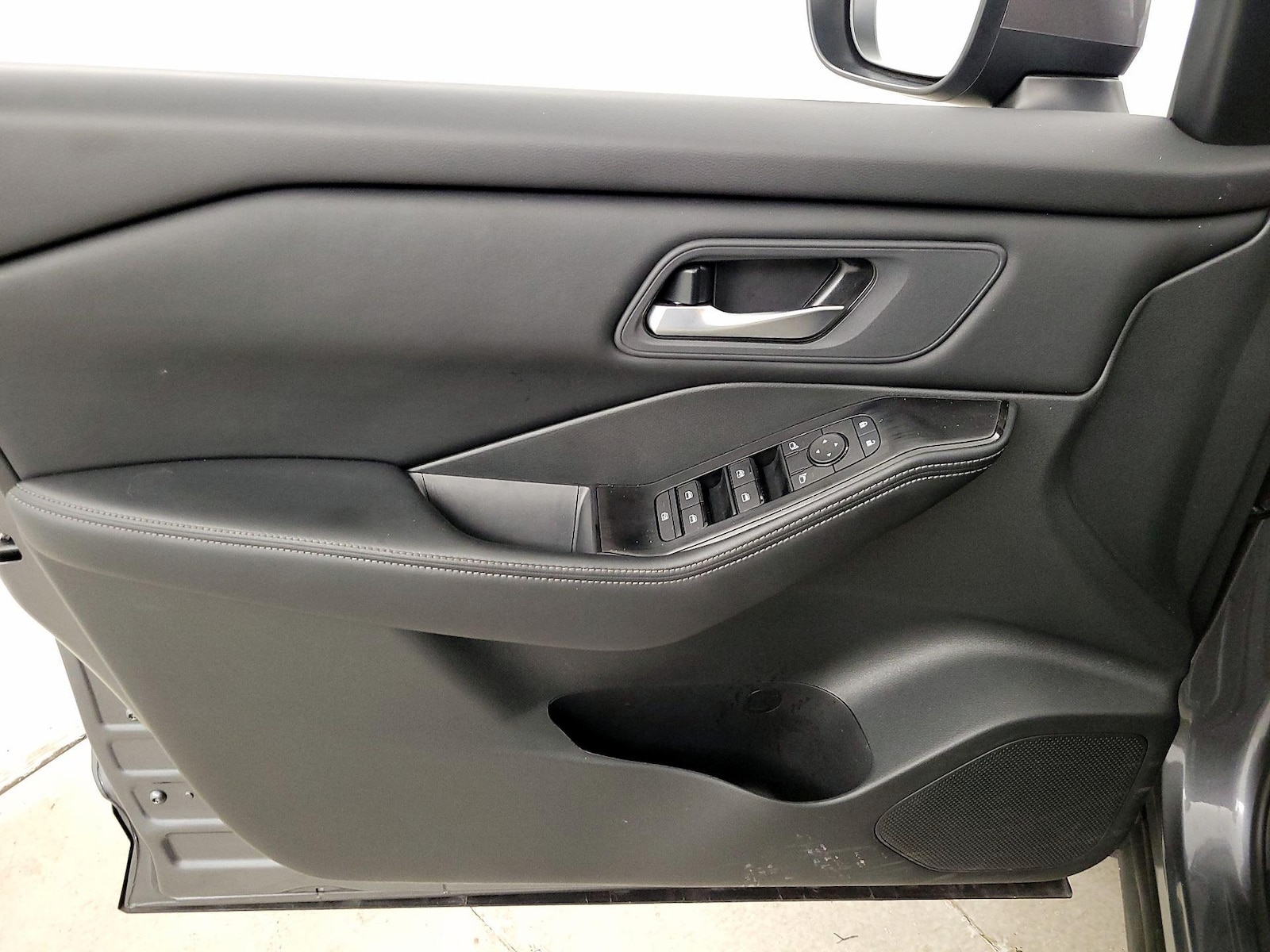 2026 Nissan Rogue SV - Photo 13
