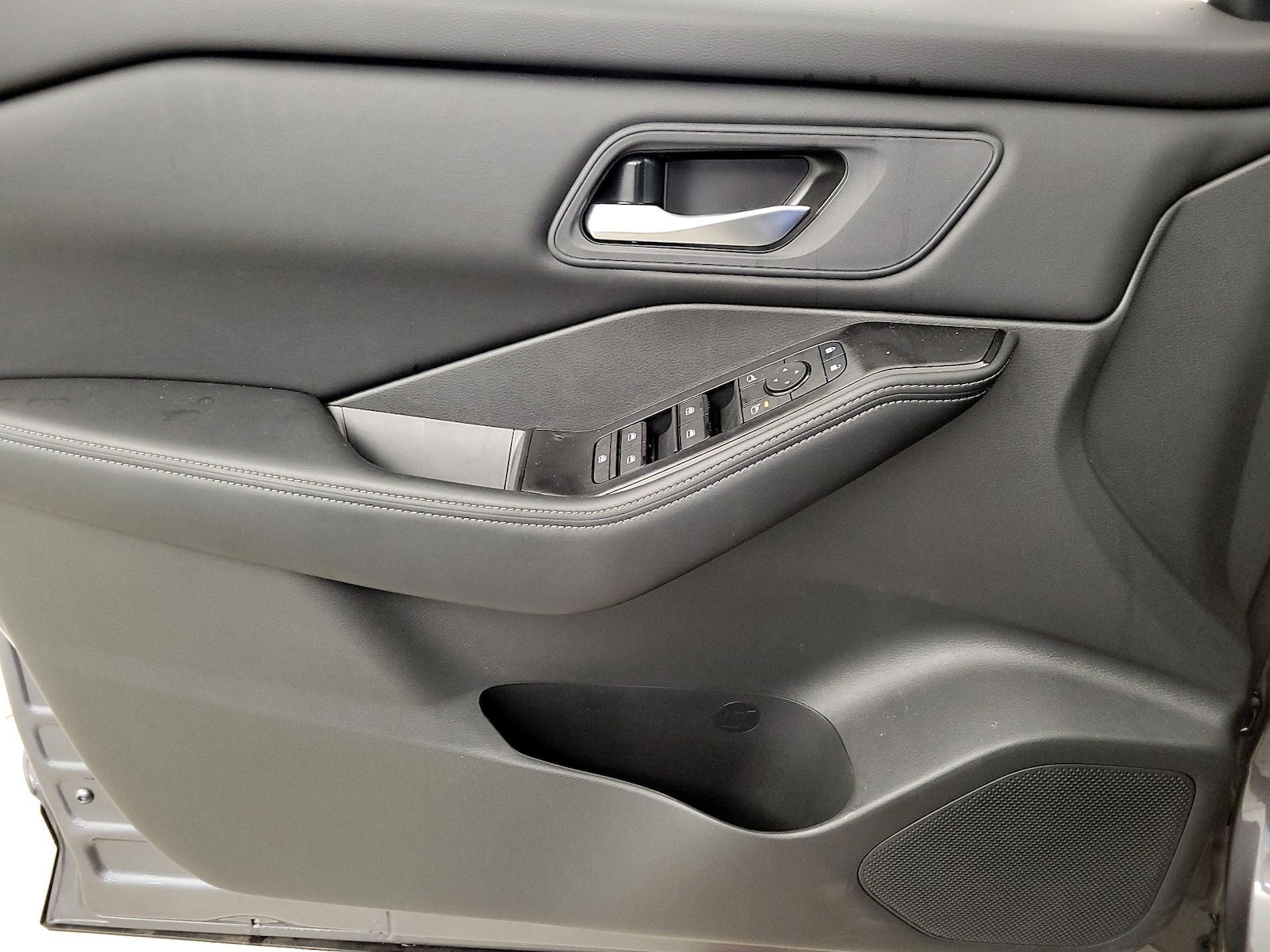 2026 Nissan Rogue SV - Photo 13