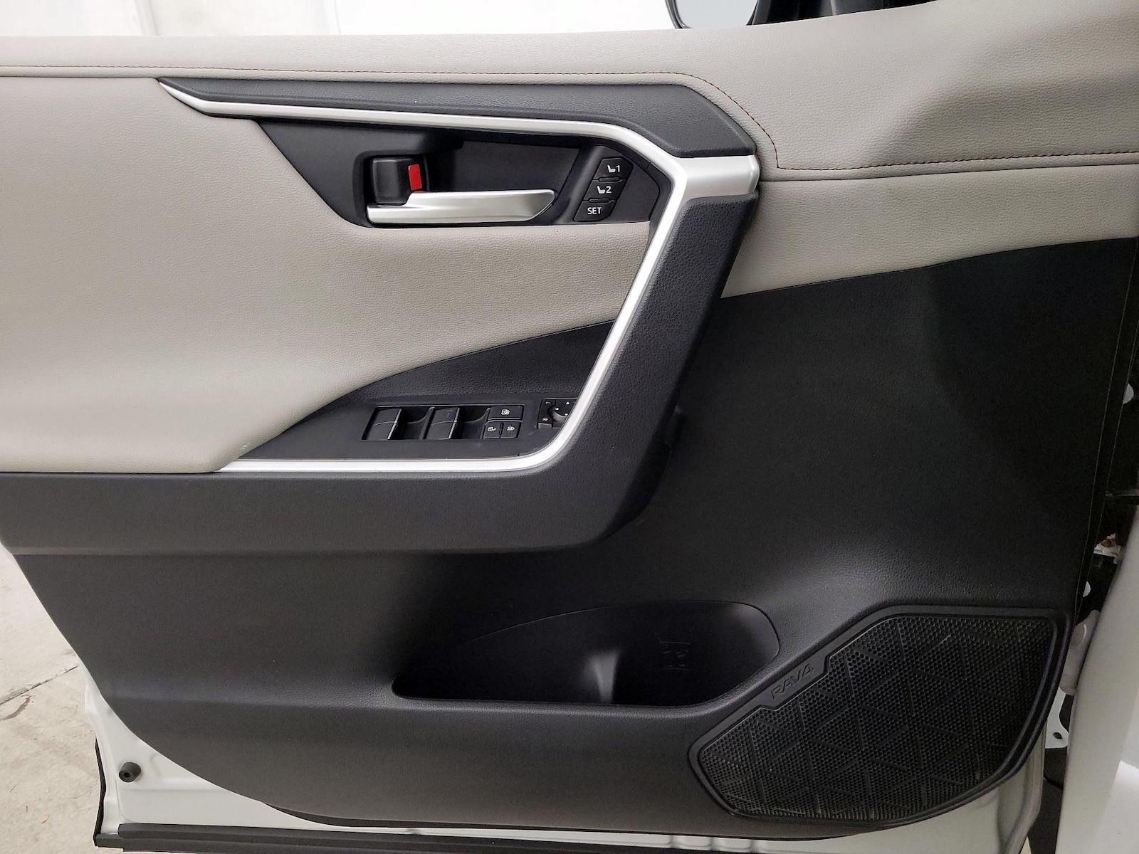 2019 Toyota RAV4 Limited - Photo 13