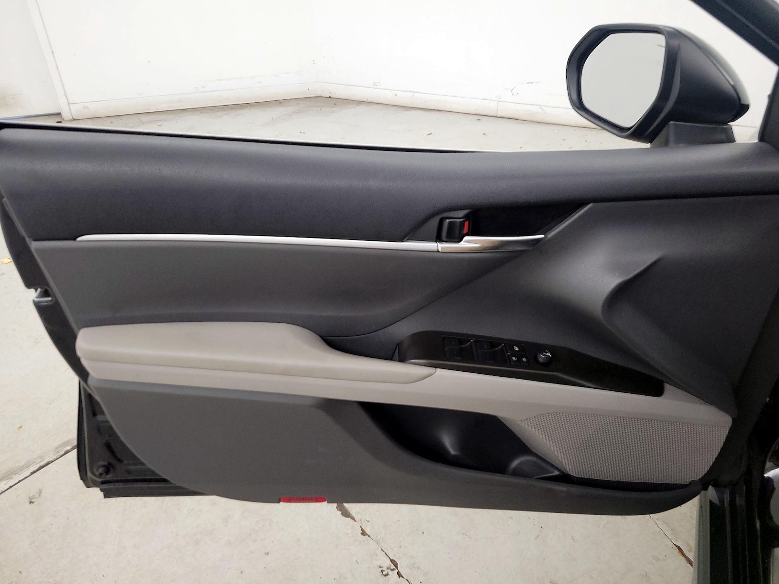 2022 Toyota Camry SE - Photo 13