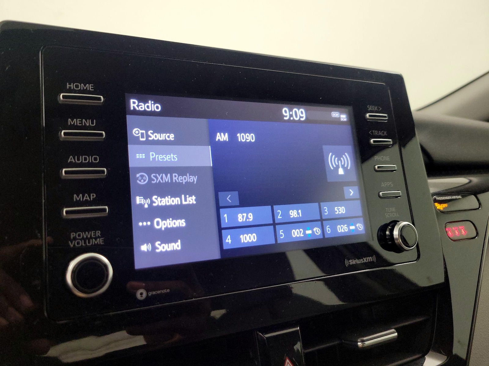 2022 Toyota Camry SE - Photo 16