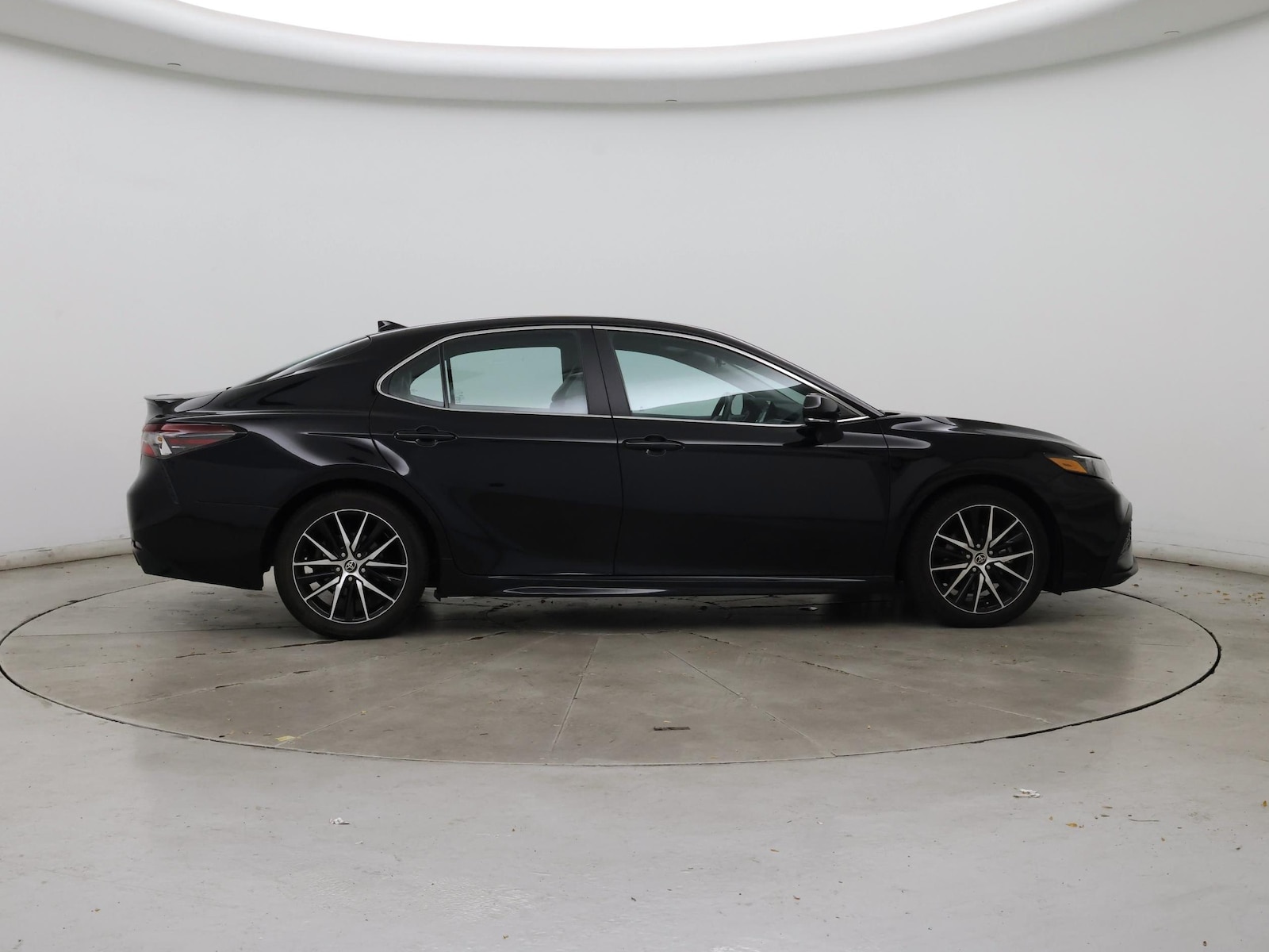 2022 Toyota Camry SE - Photo 8