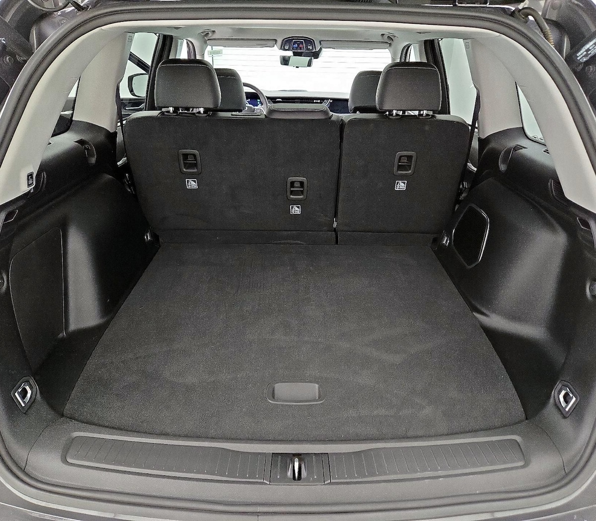 Trunk/Cargo (Seats Up)