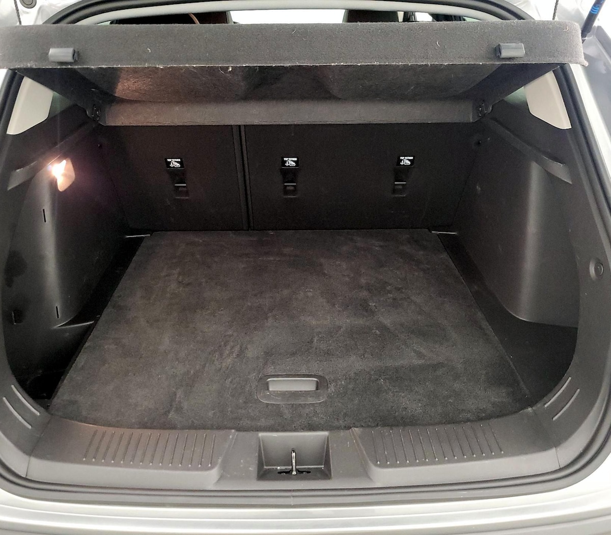 Trunk/Cargo (Seats Up)