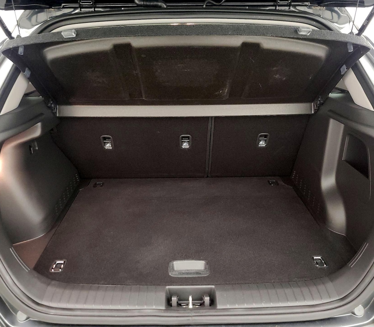 Trunk/Cargo (Seats Up)