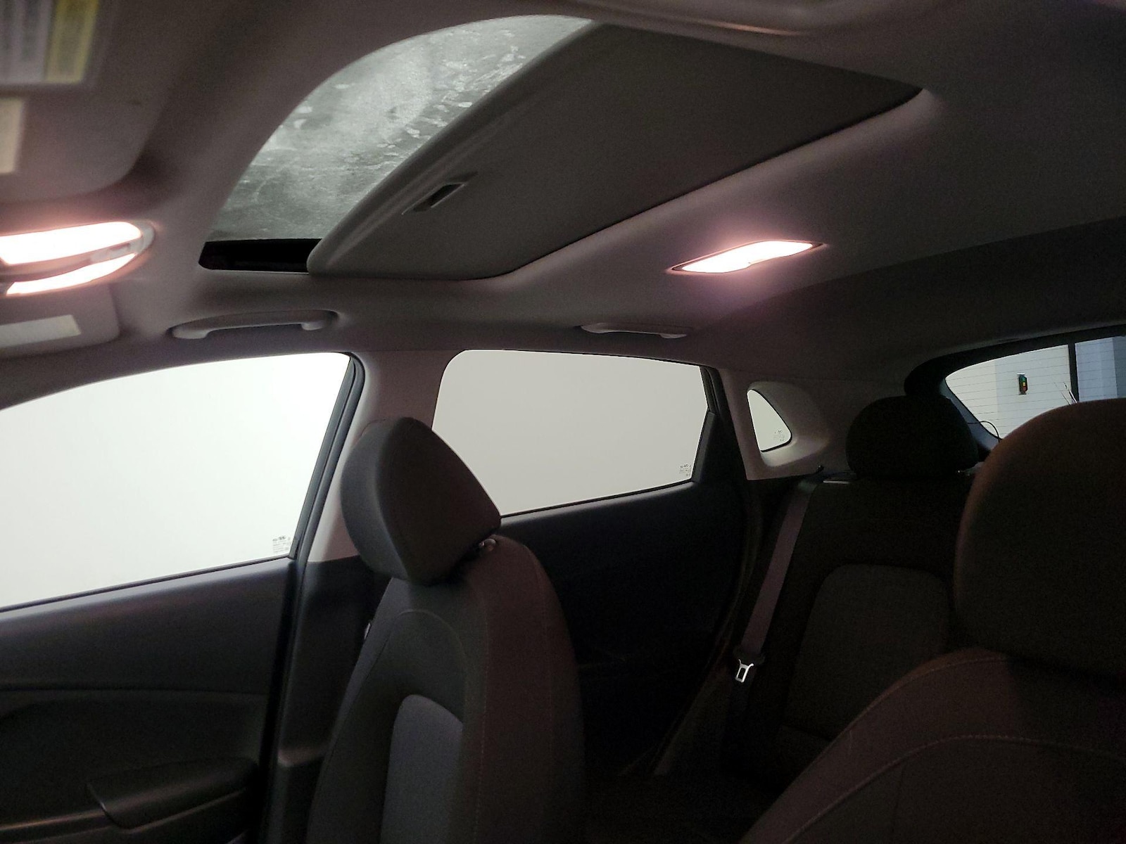 Sunroof(s) & Overhead Airbags