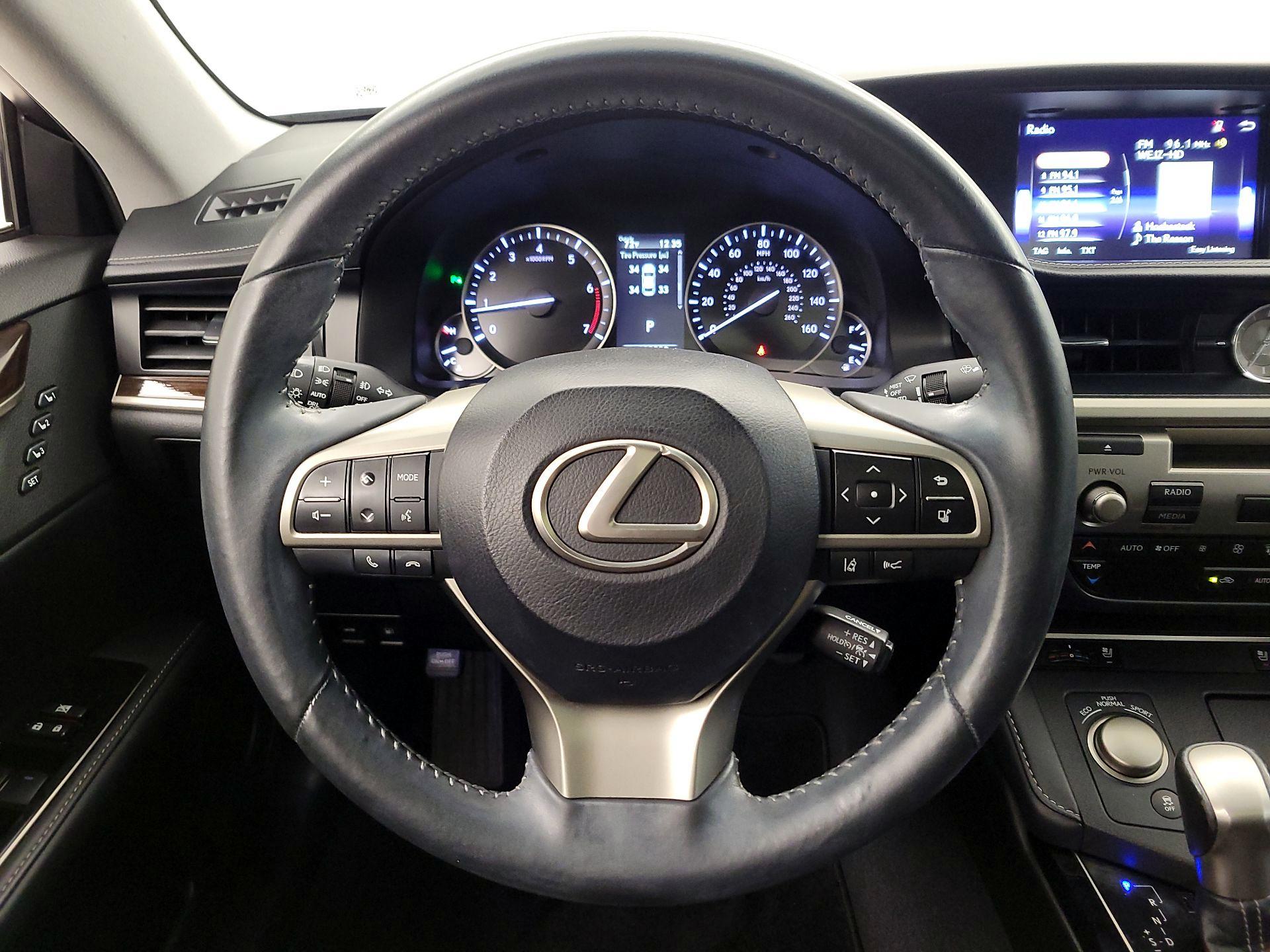 Thumbnail: 2018 Lexus ES - 10