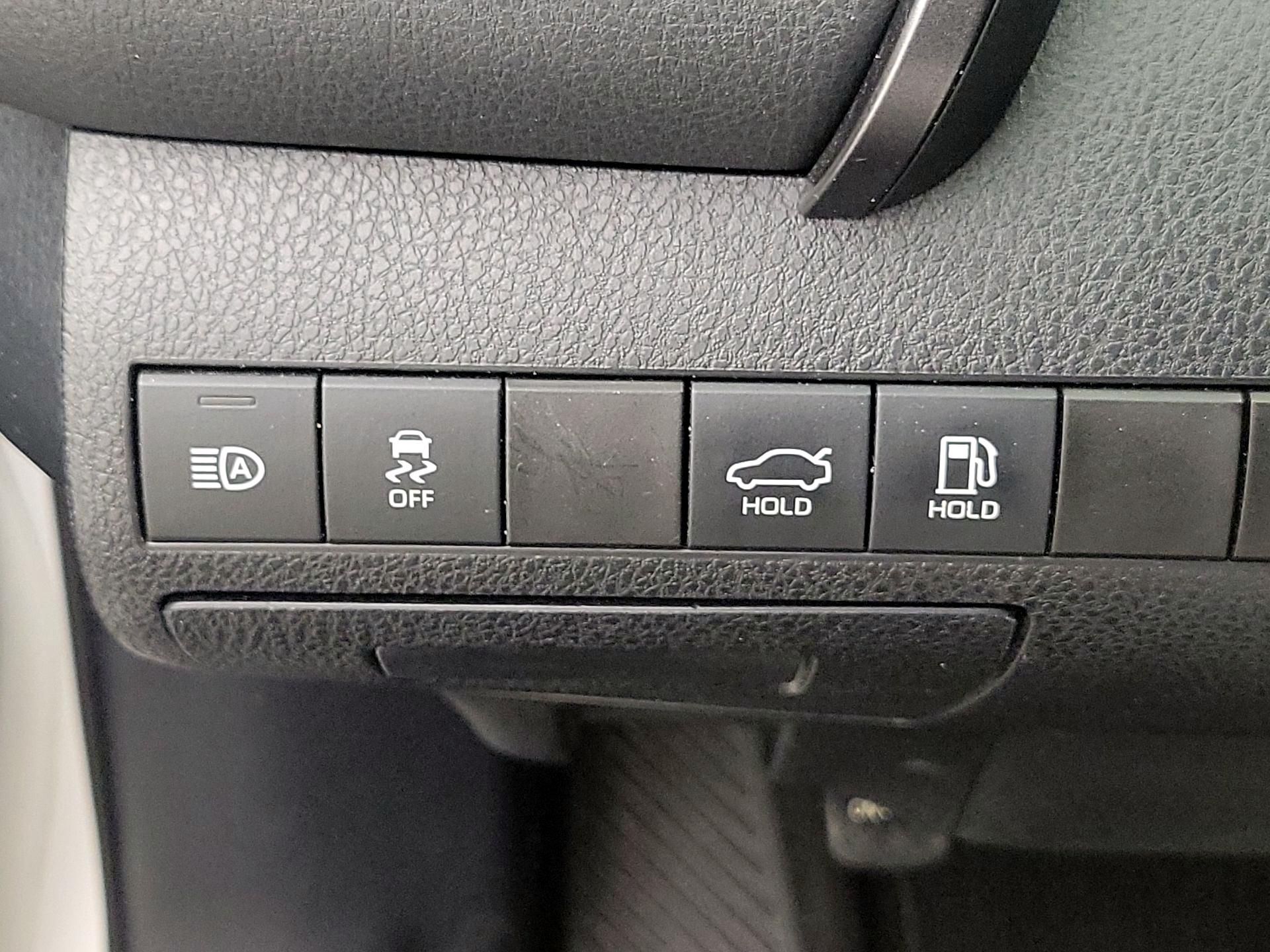 Thumbnail: 2019 Toyota Camry - 13