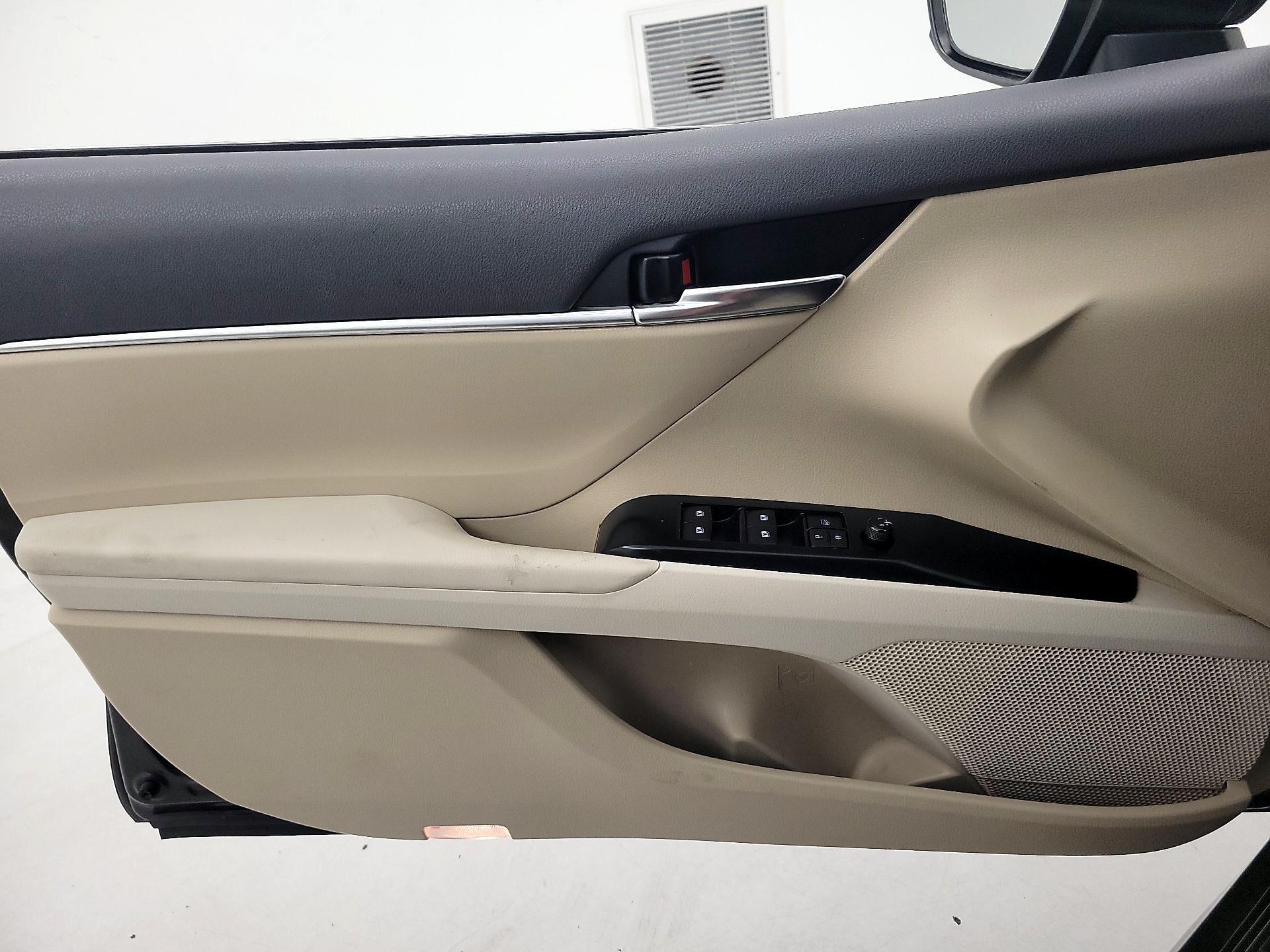 Thumbnail: 2019 Toyota Camry - 12