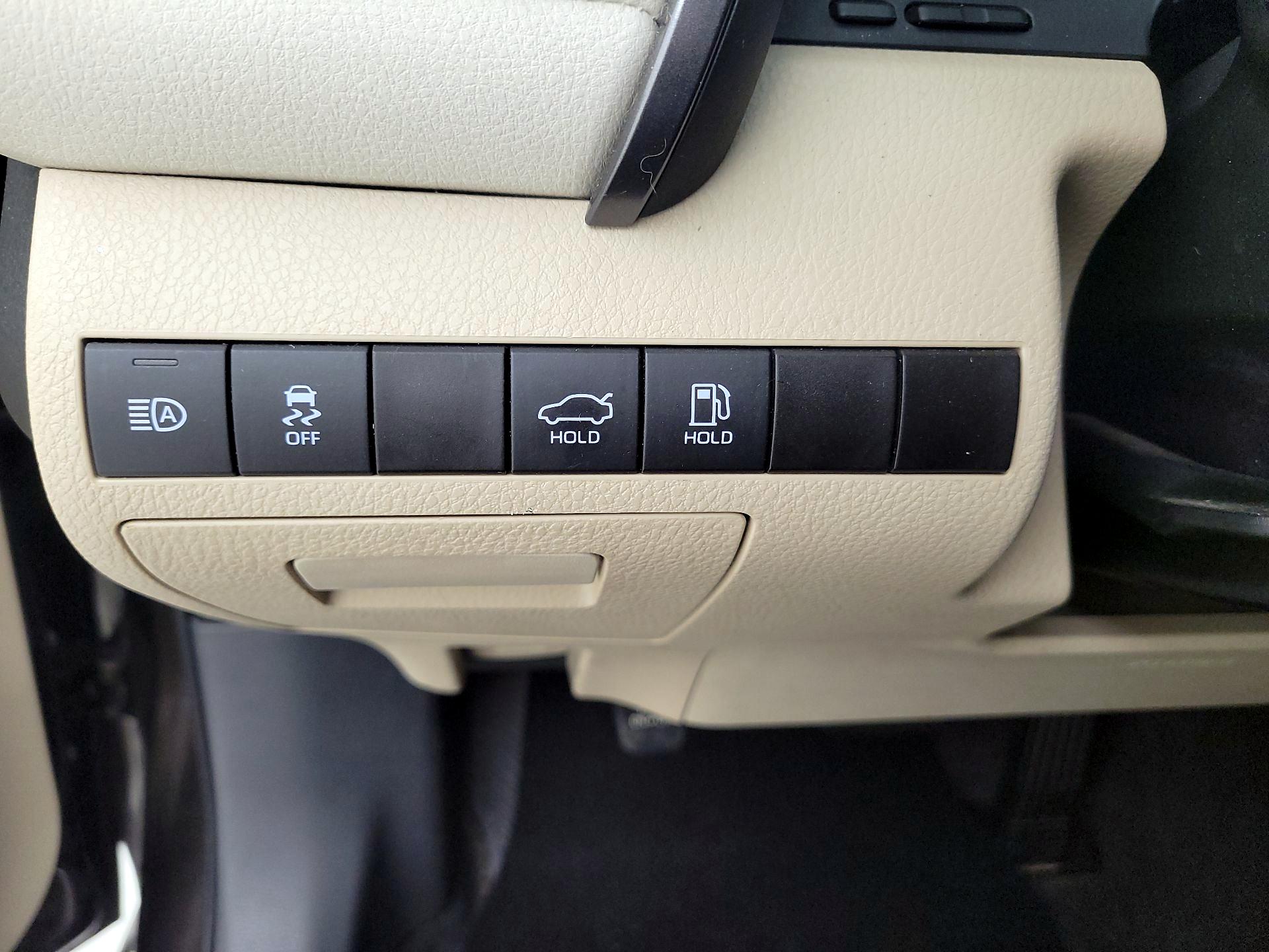 Thumbnail: 2019 Toyota Camry - 13