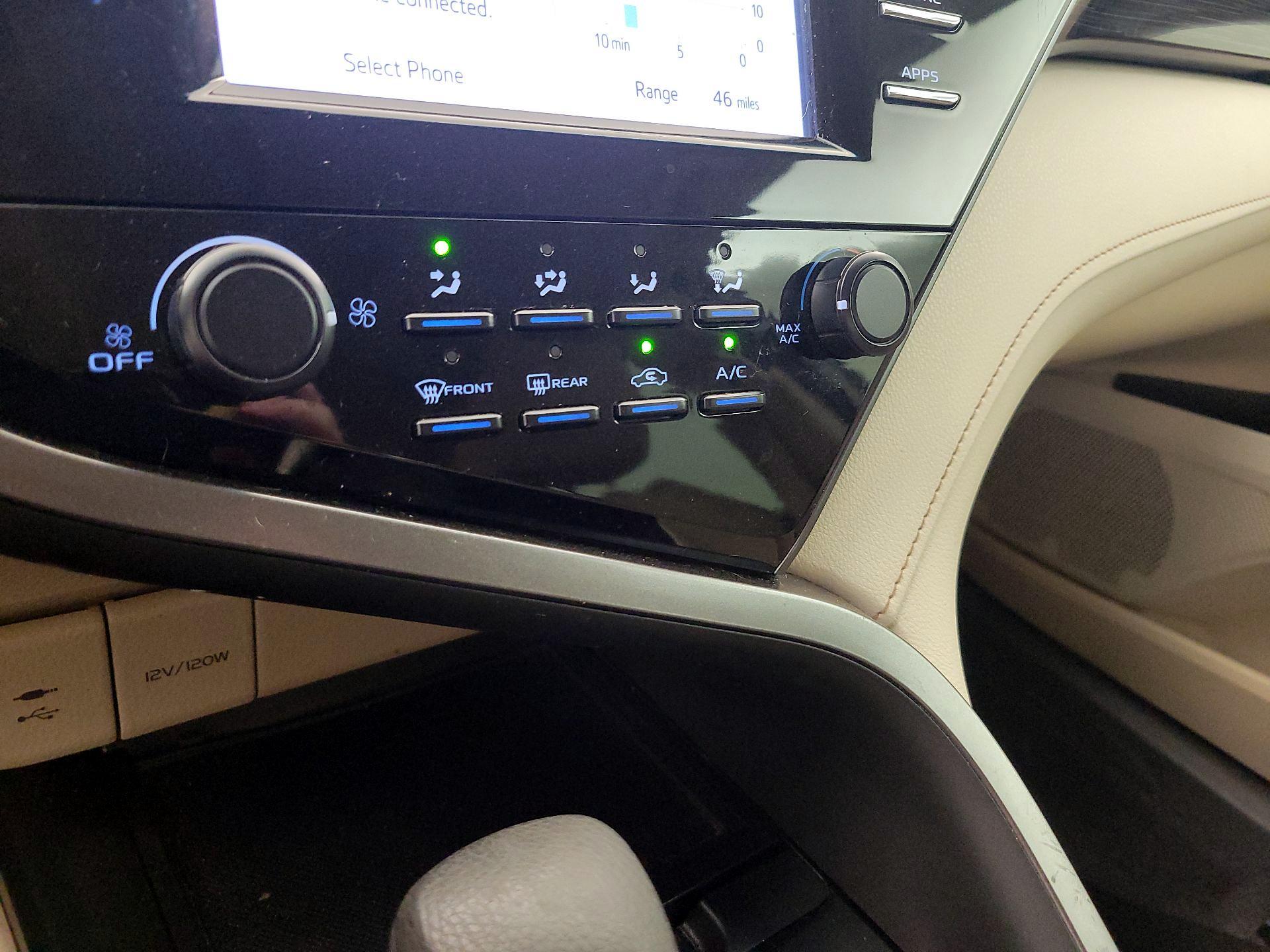 Thumbnail: 2019 Toyota Camry - 16