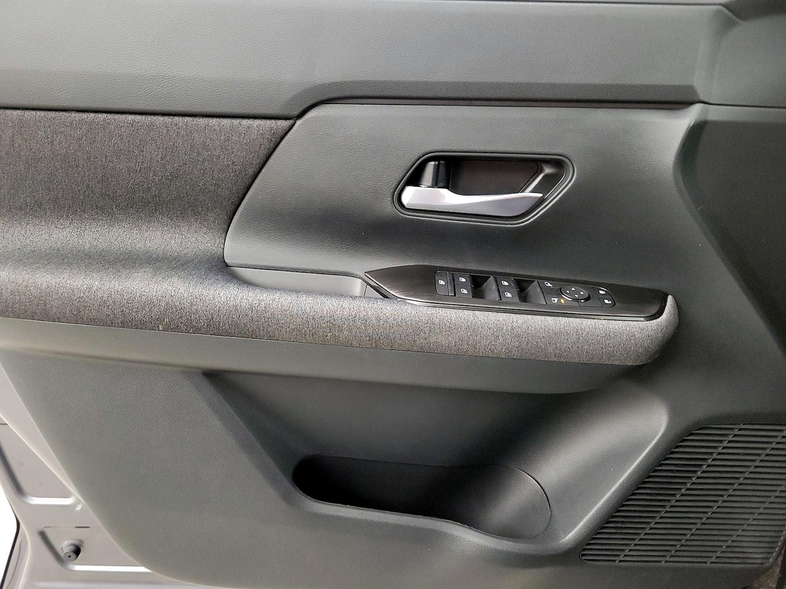 2025 Nissan Kicks SV - Photo 13