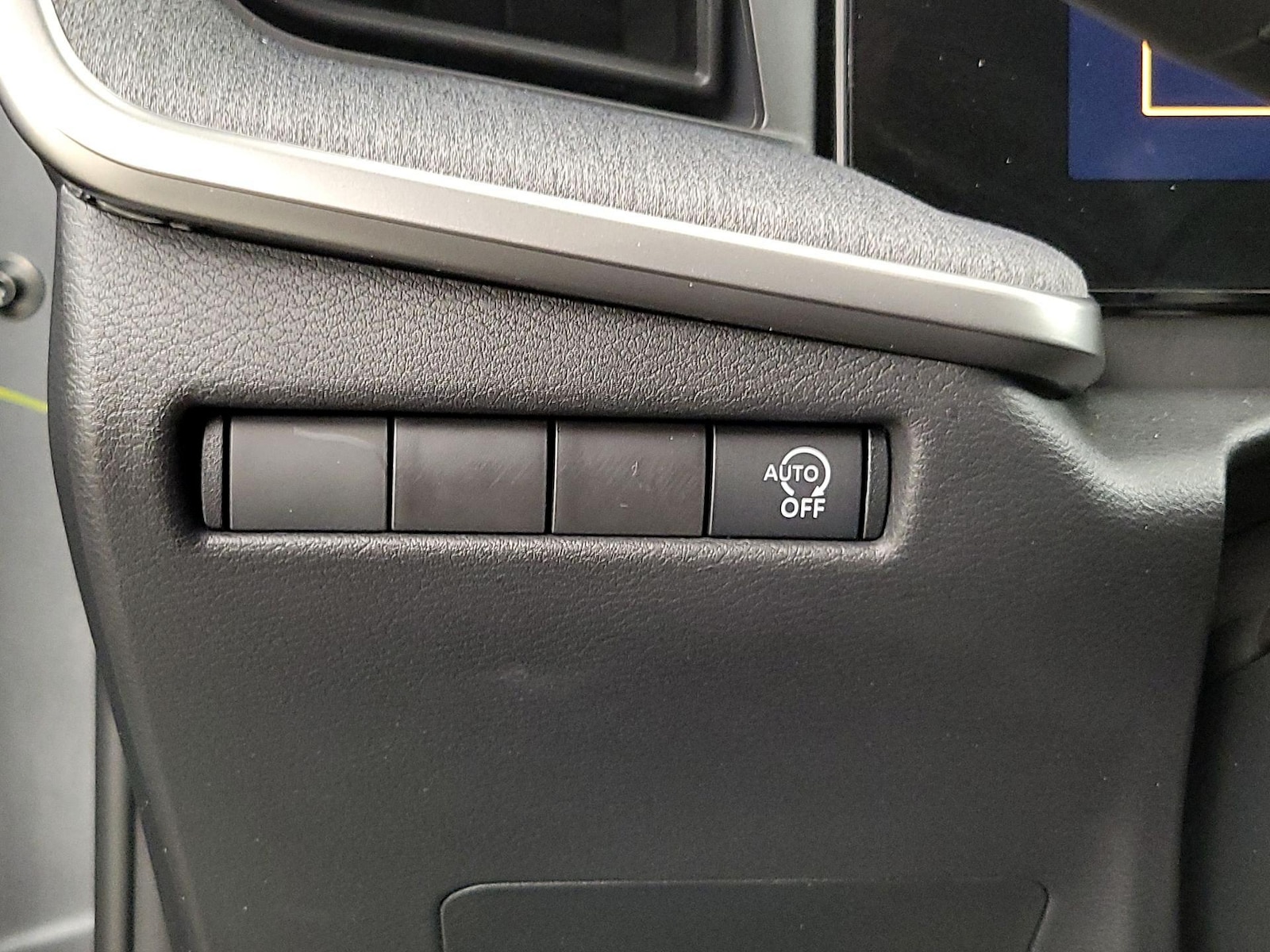 2025 Nissan Kicks SV - Photo 14