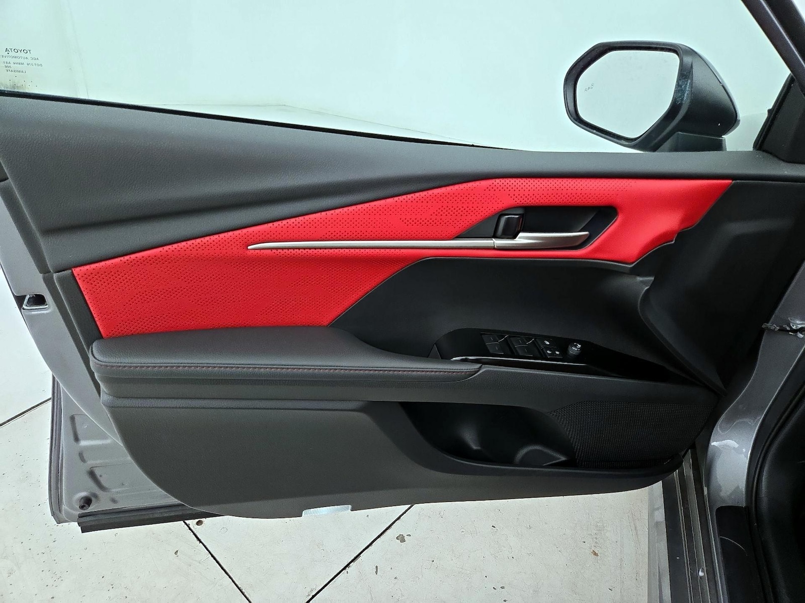 2025 Toyota Camry XSE - Photo 13