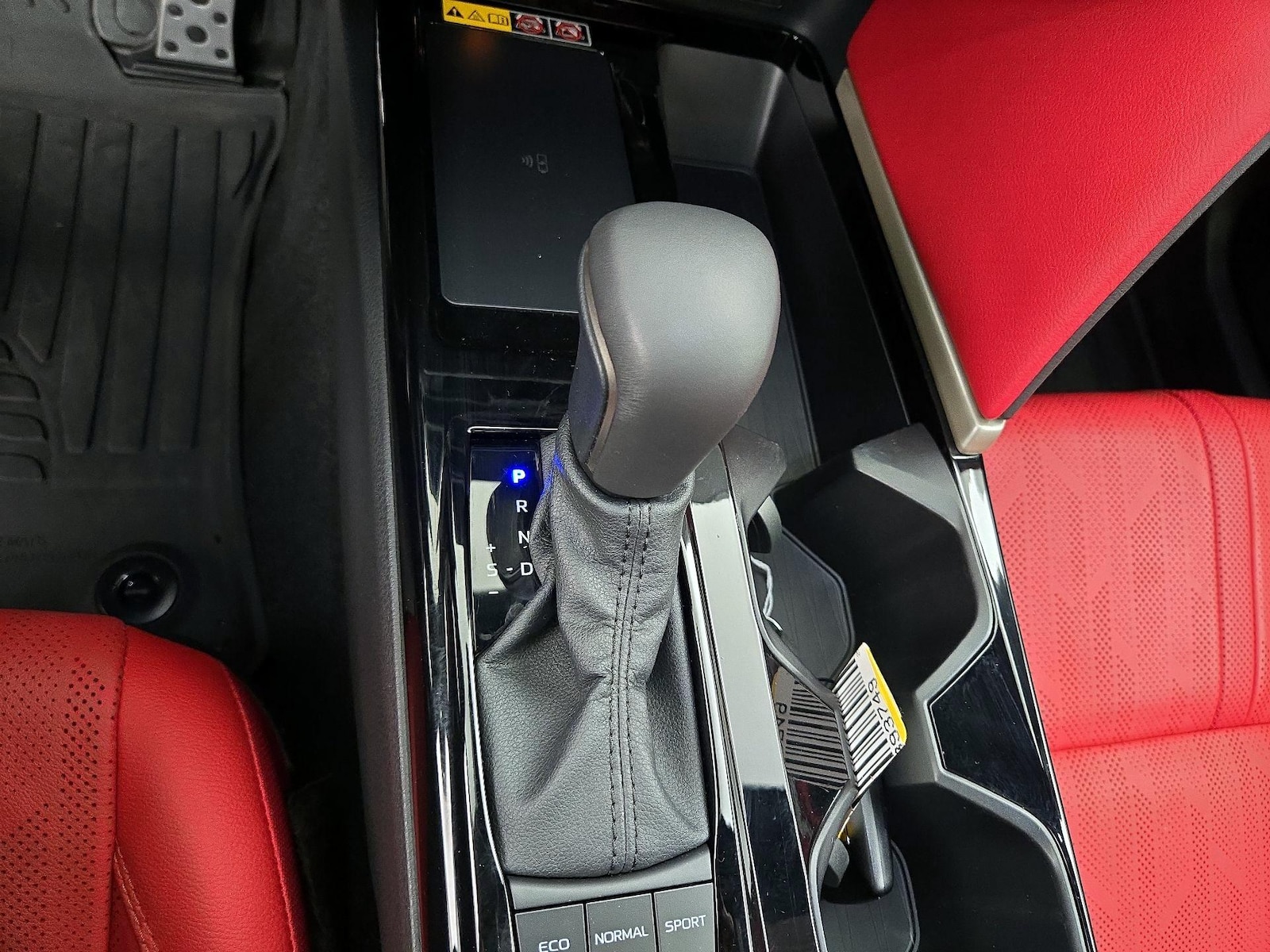 2025 Toyota Camry XSE - Photo 18