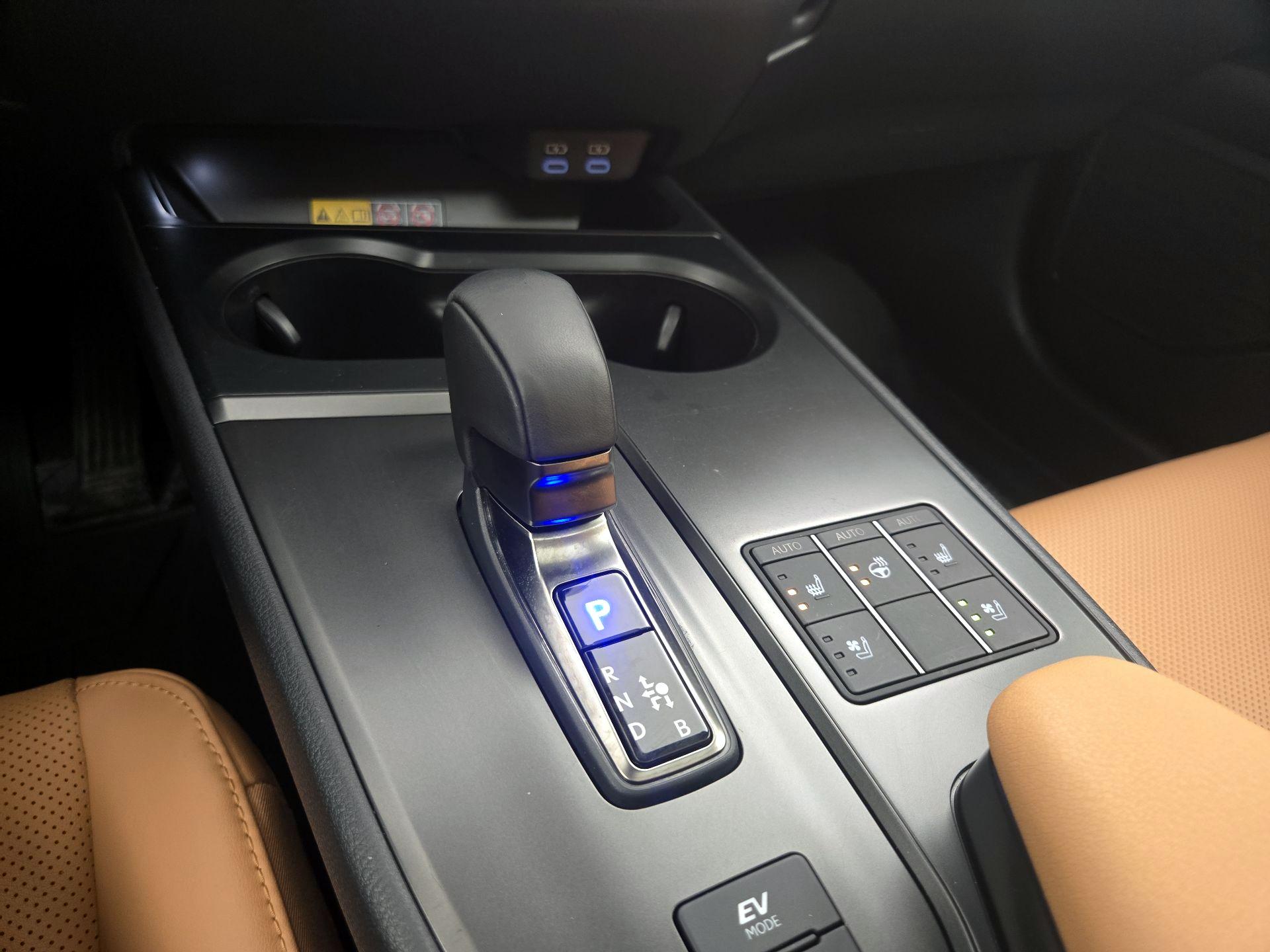 Thumbnail: 2025 Lexus UX - 17