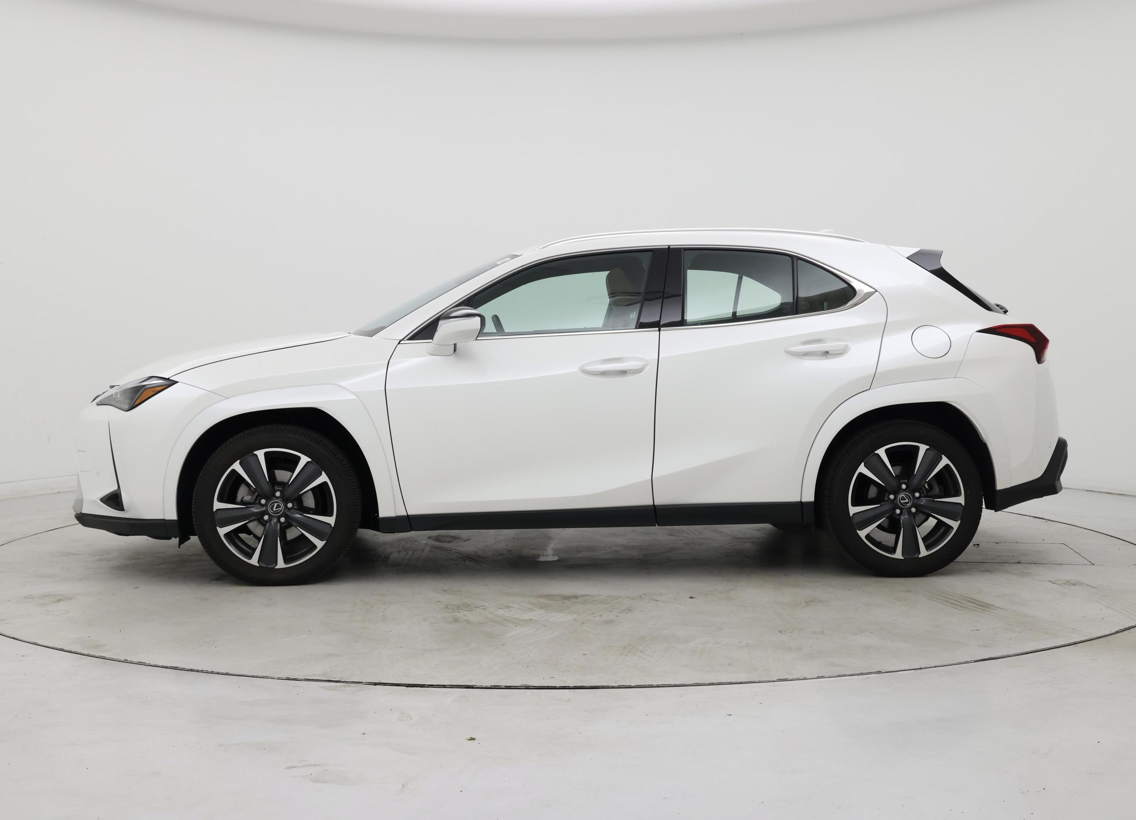Thumbnail: 2025 Lexus UX - 3