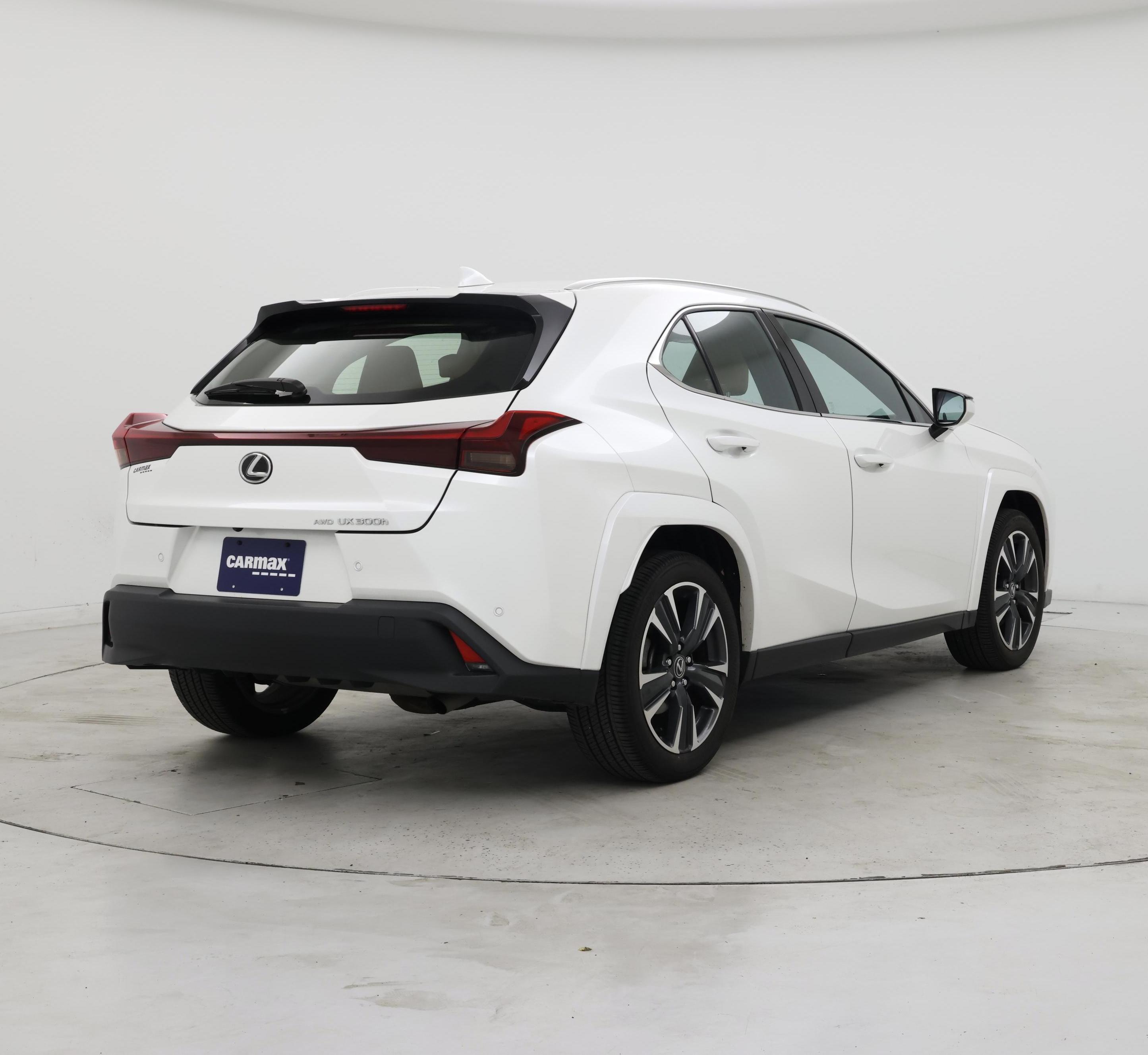 Thumbnail: 2025 Lexus UX - 8