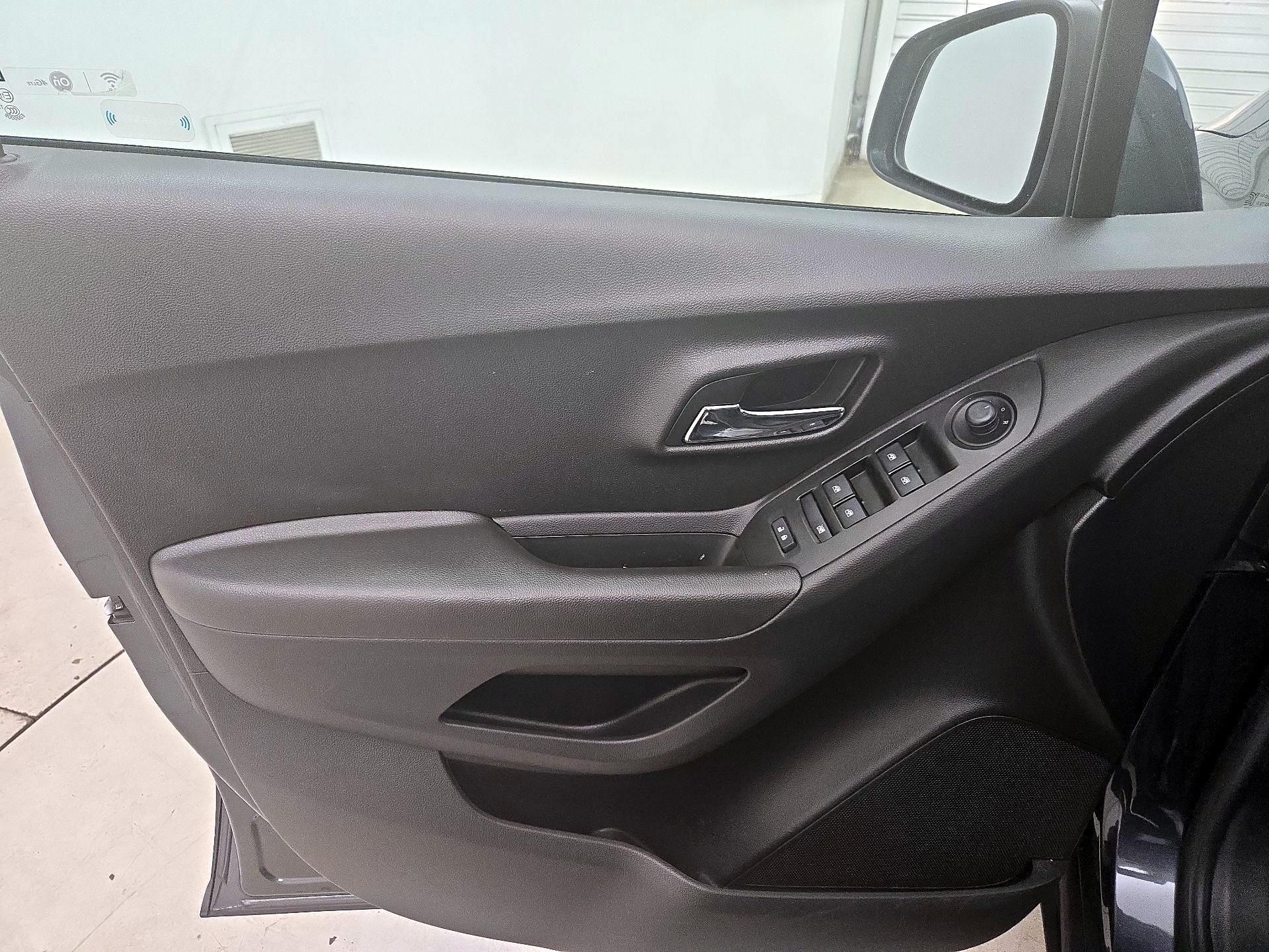 Thumbnail: 2018 Chevrolet Trax - 12