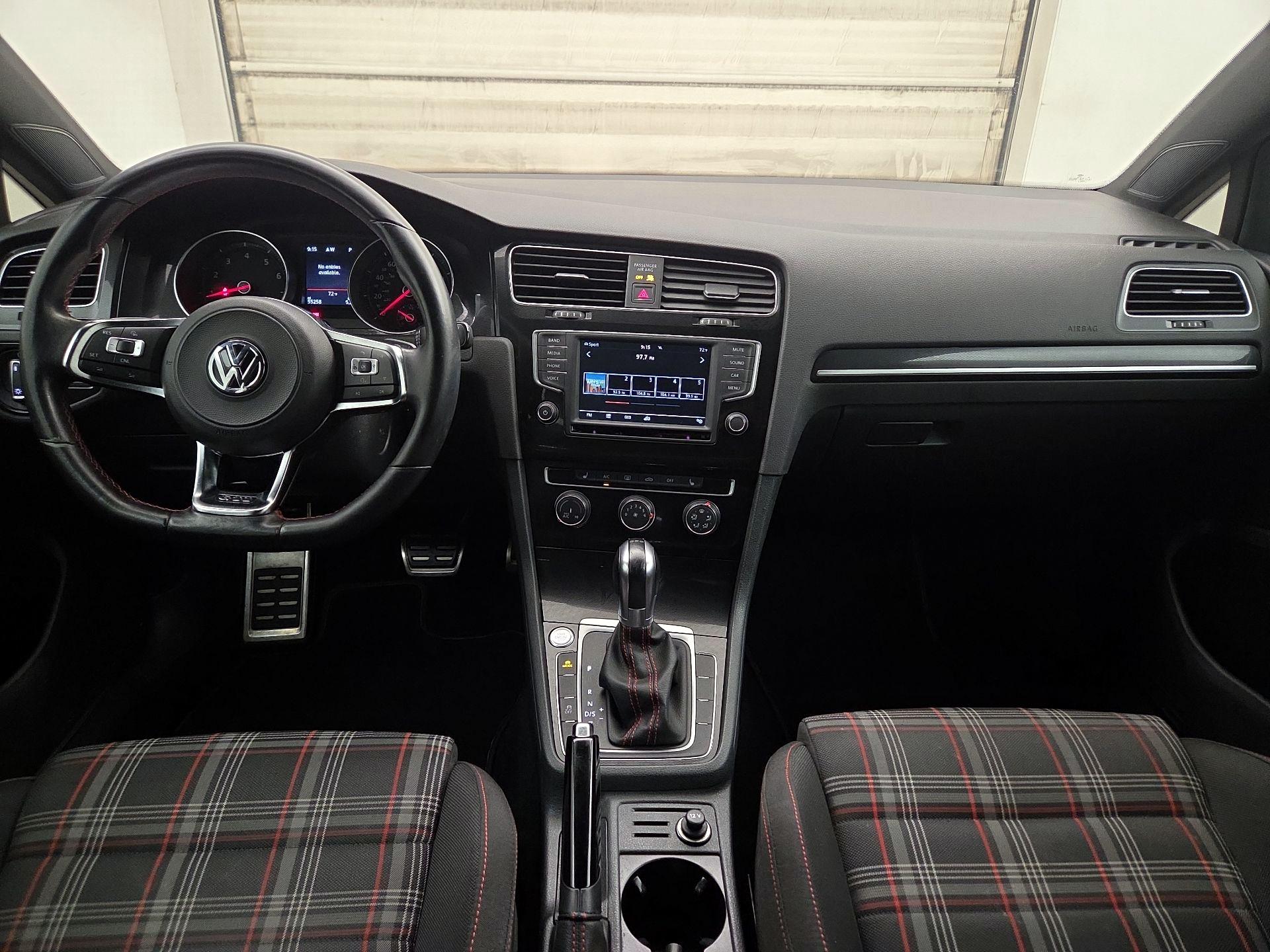 Thumbnail: 2017 Volkswagen Golf - 9
