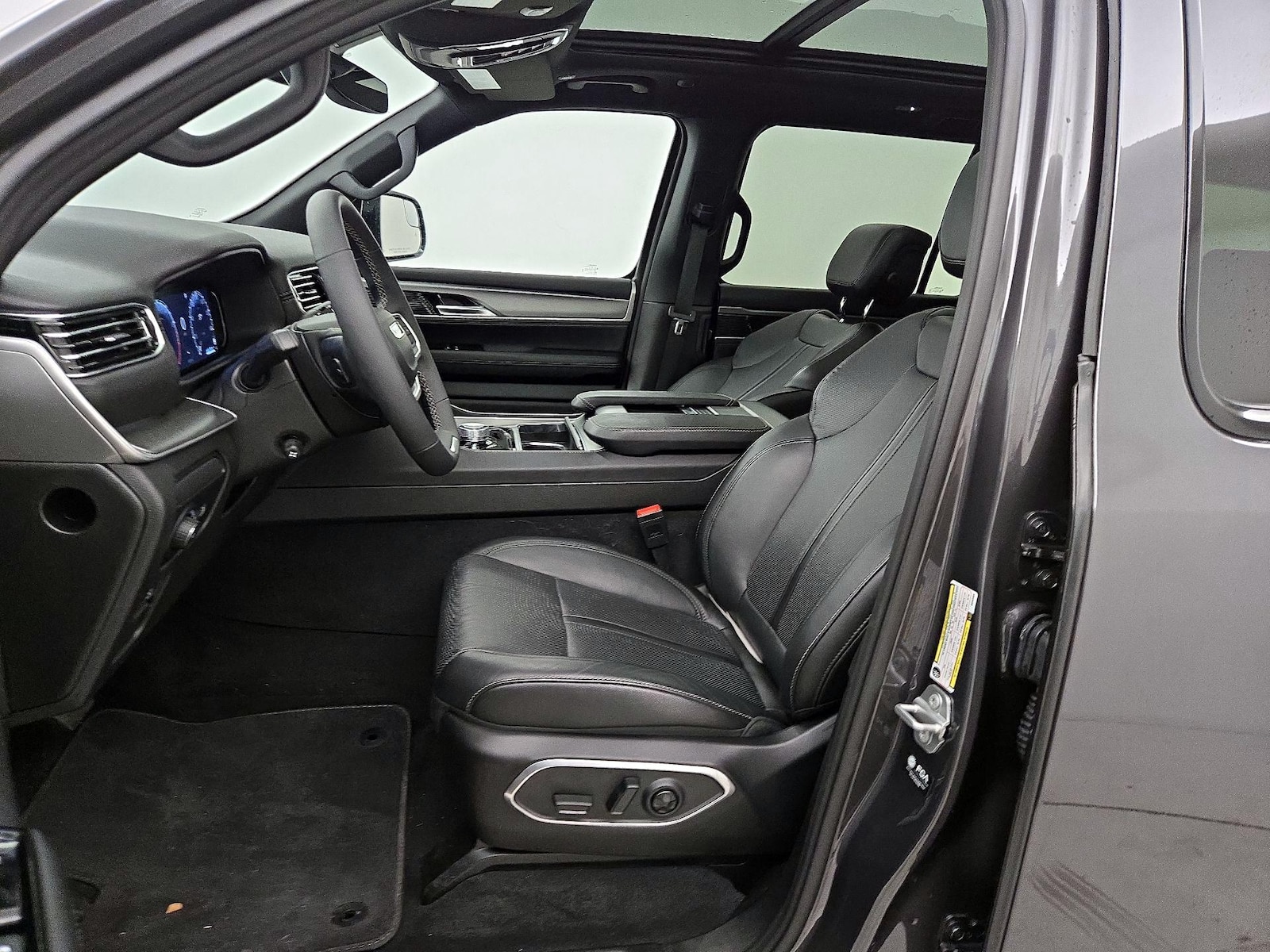 2025 Jeep Wagoneer Series I - Photo 12