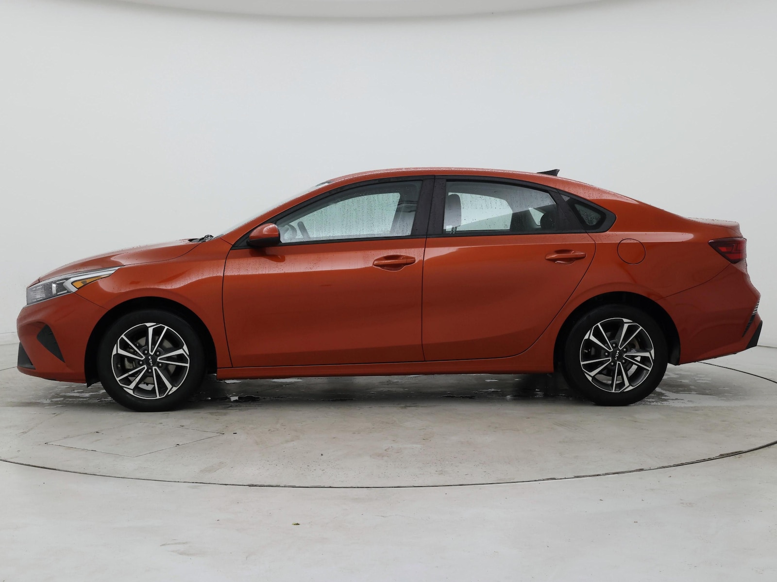 2023 Kia Forte LXS - Photo 4