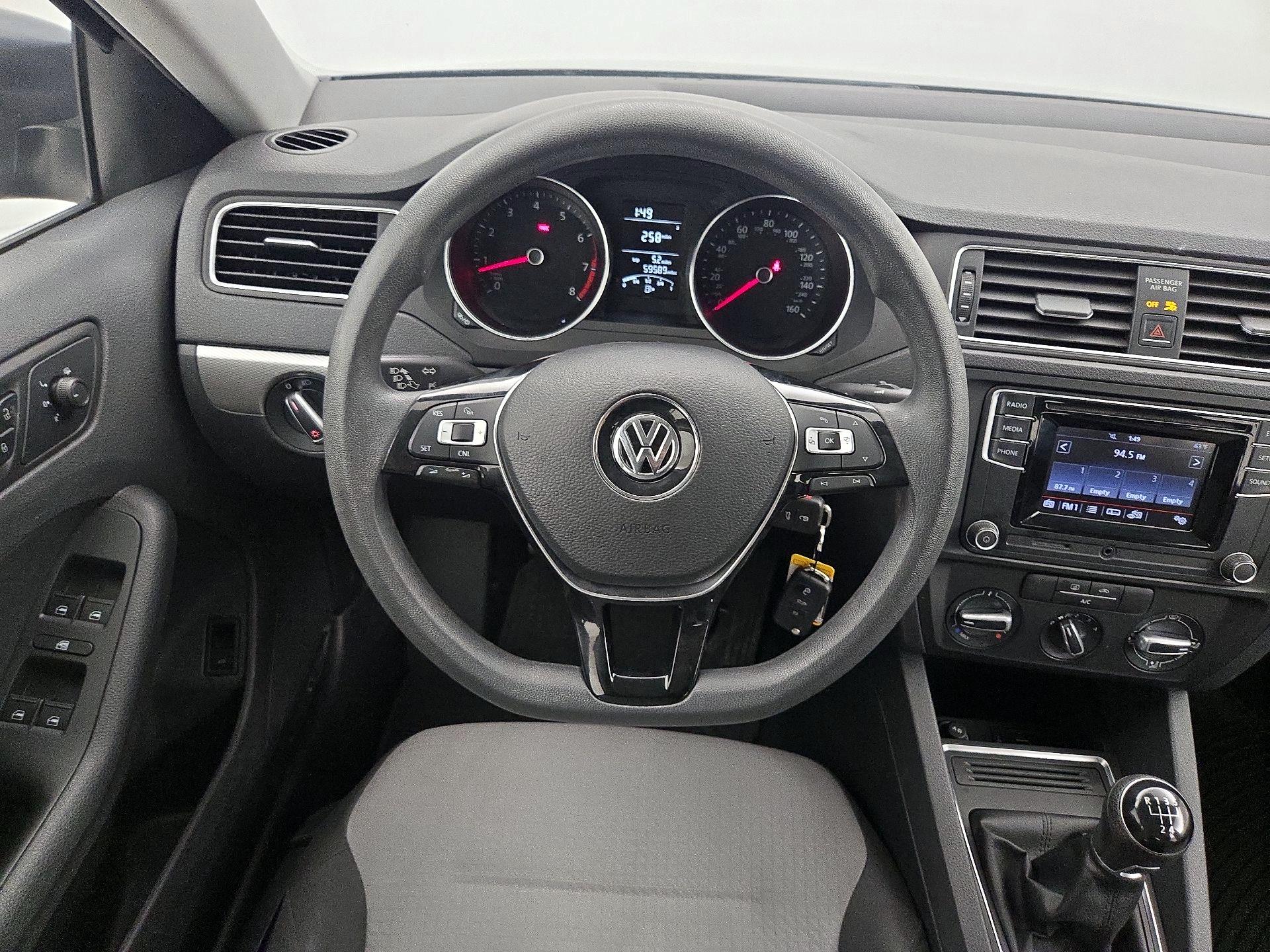 Thumbnail: 2017 Volkswagen Jetta - 10