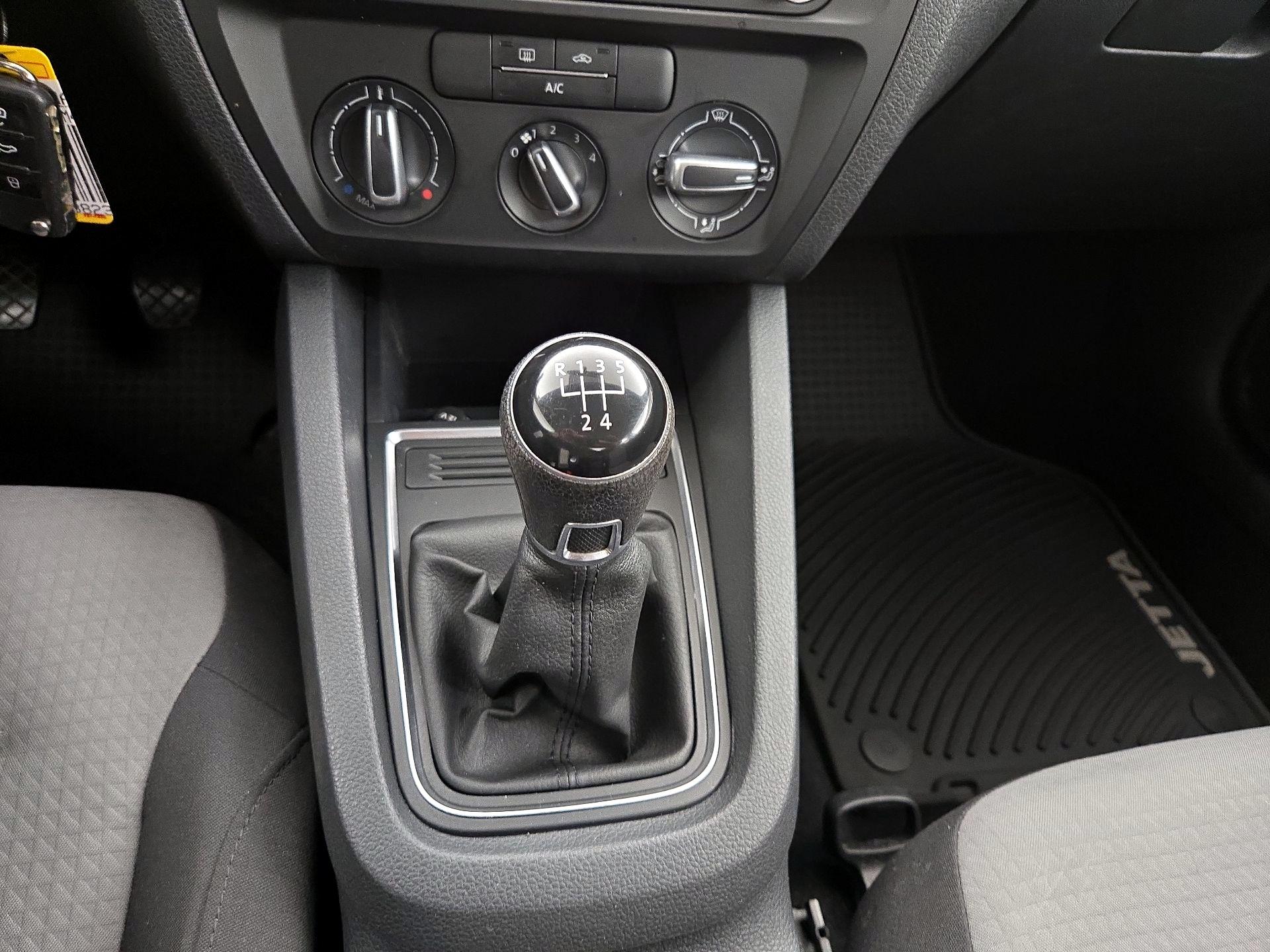 Thumbnail: 2017 Volkswagen Jetta - 17