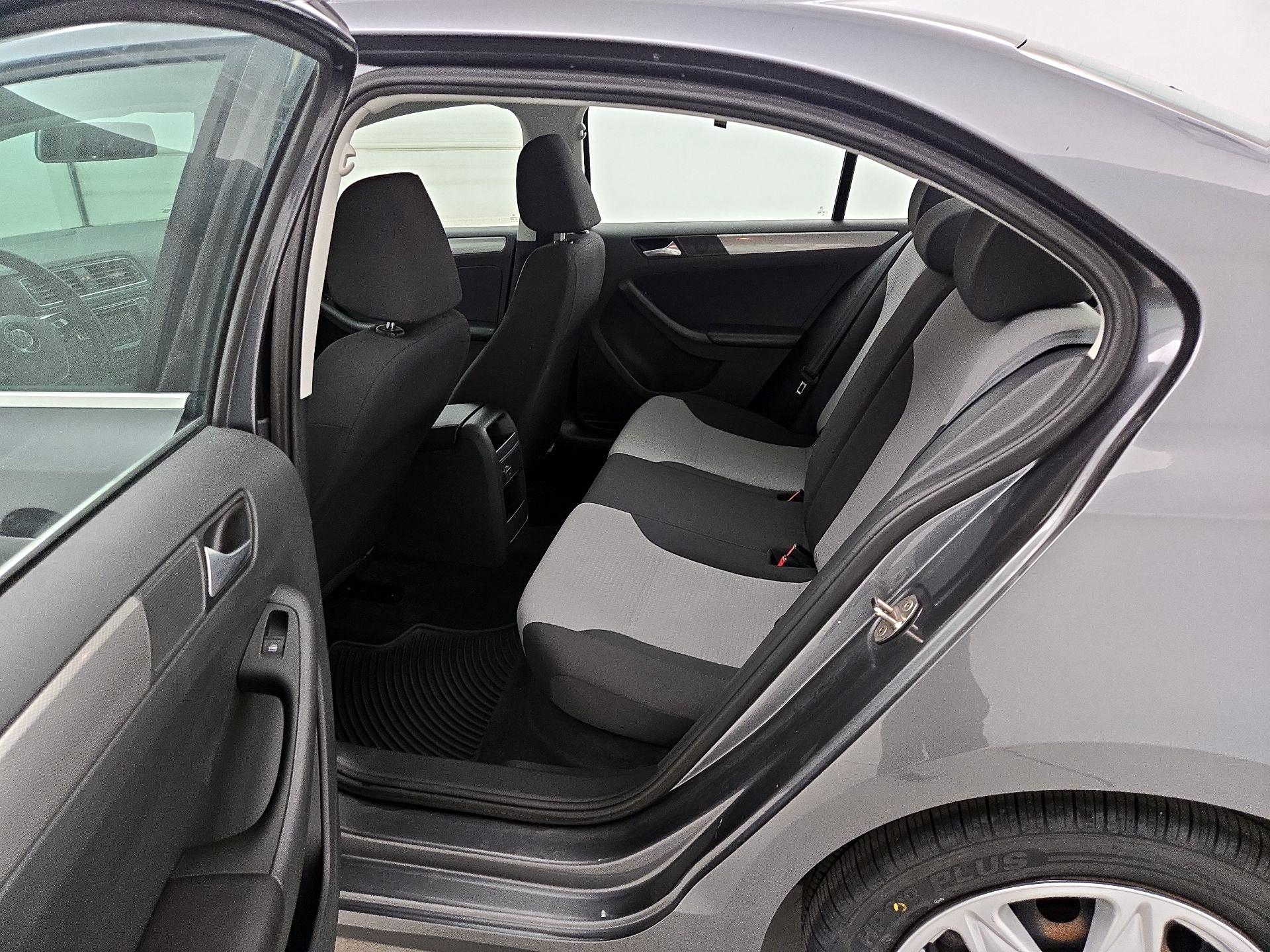 Thumbnail: 2017 Volkswagen Jetta - 19