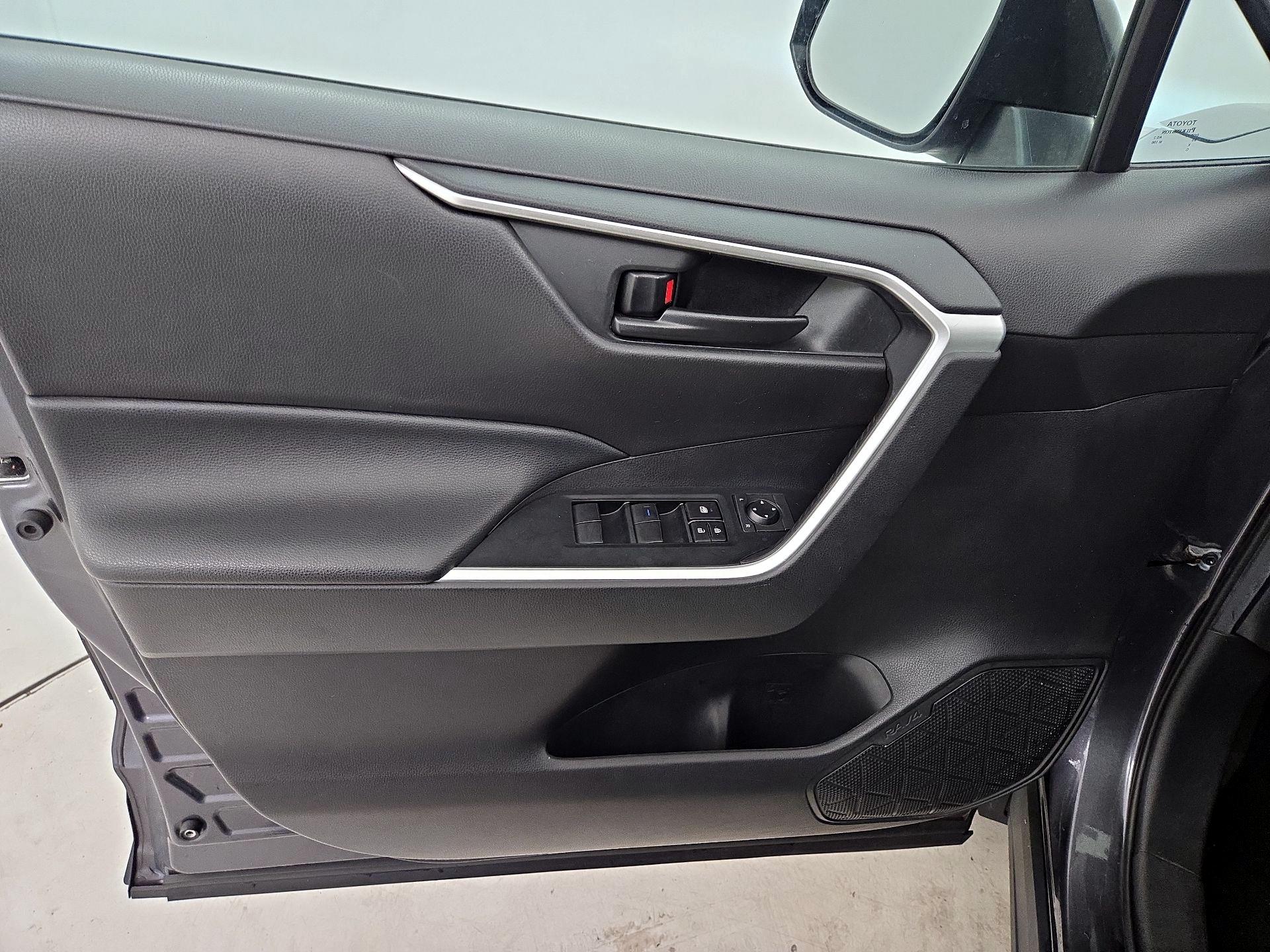 Thumbnail: 2020 Toyota RAV4 - 12