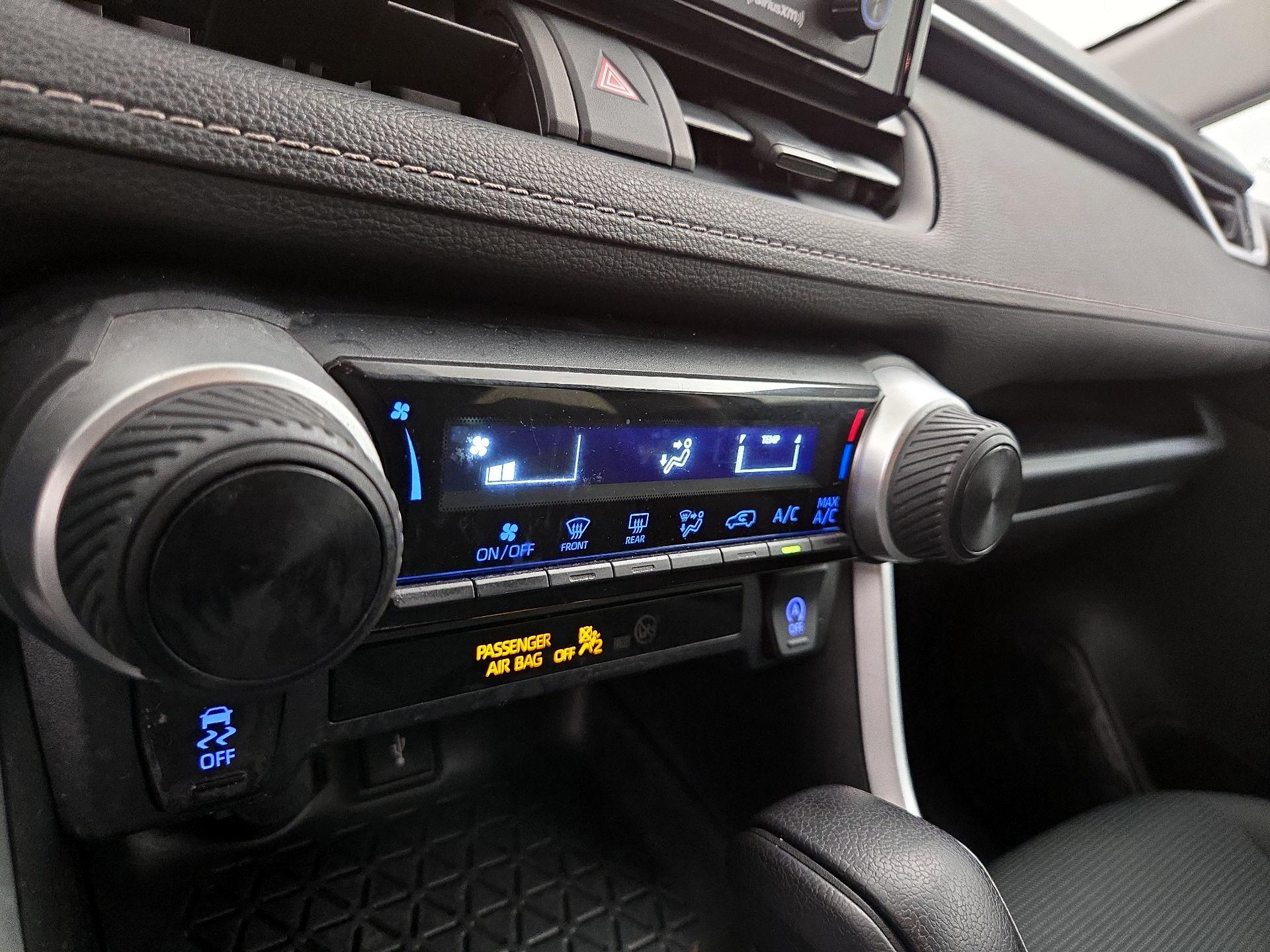Thumbnail: 2020 Toyota RAV4 - 16