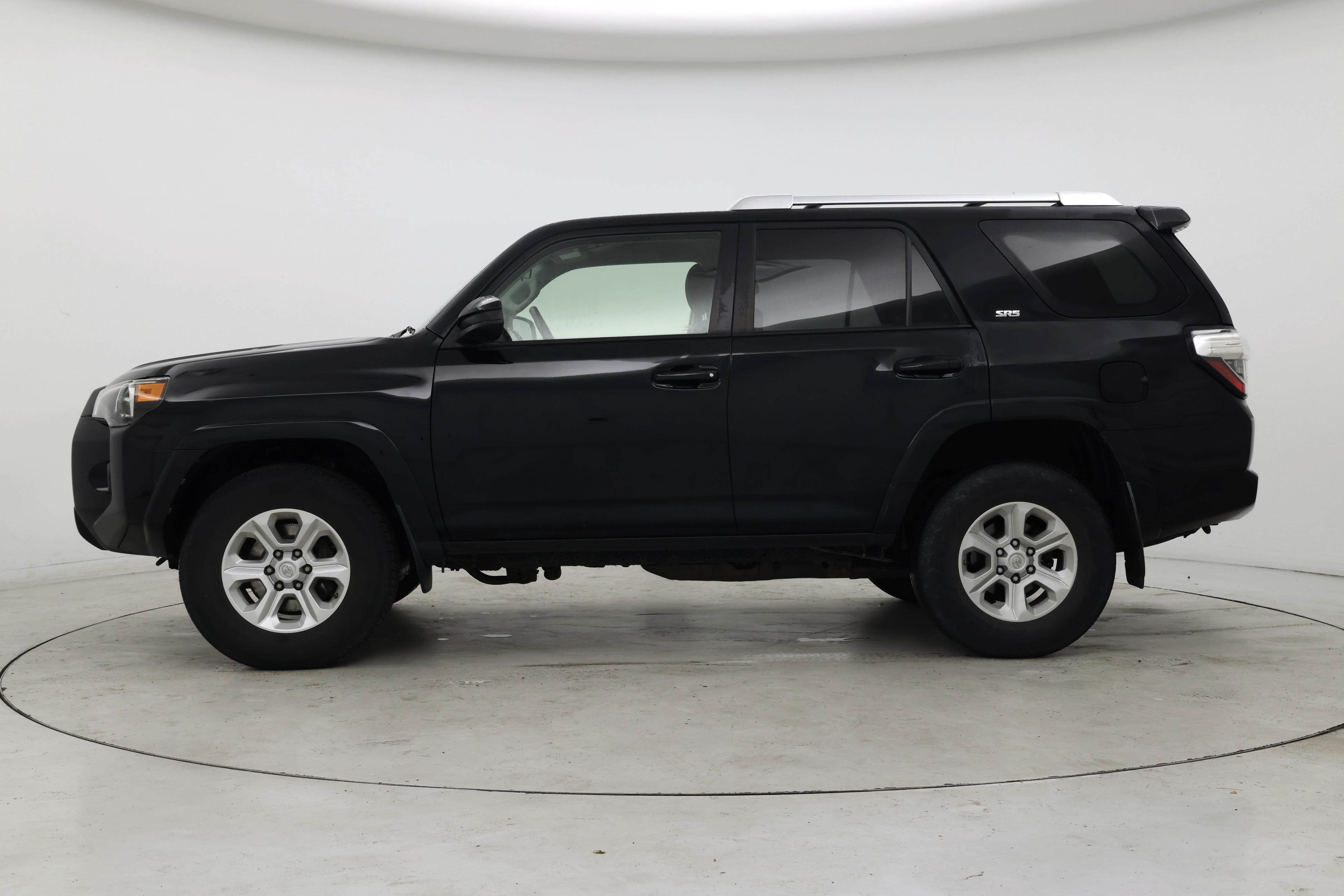 Thumbnail: 2017 Toyota 4Runner - 3